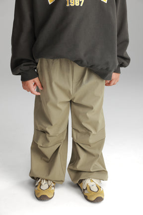 מכנסי אנה חאקי