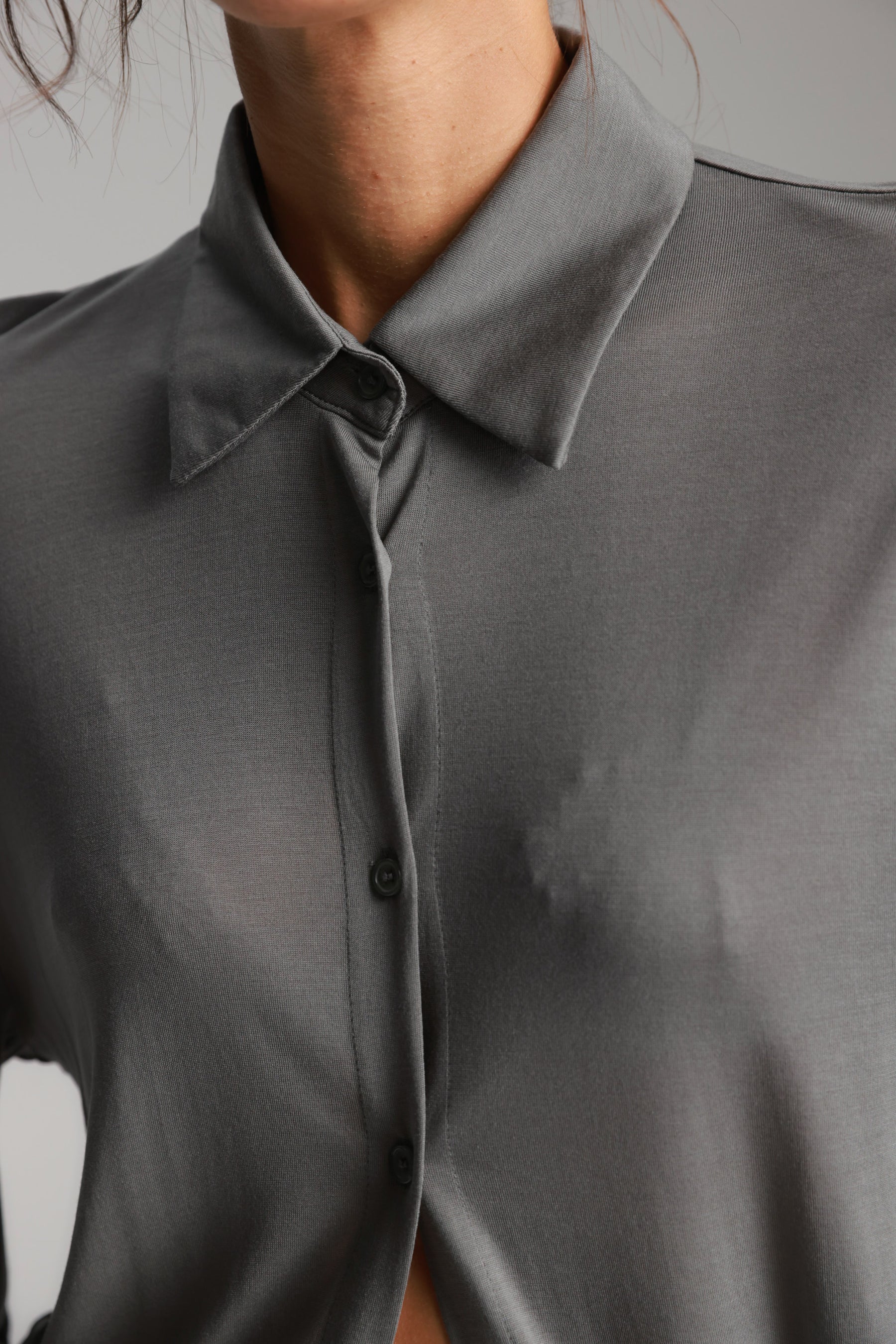 חולצת ליבי מכופתרת אפור כהה