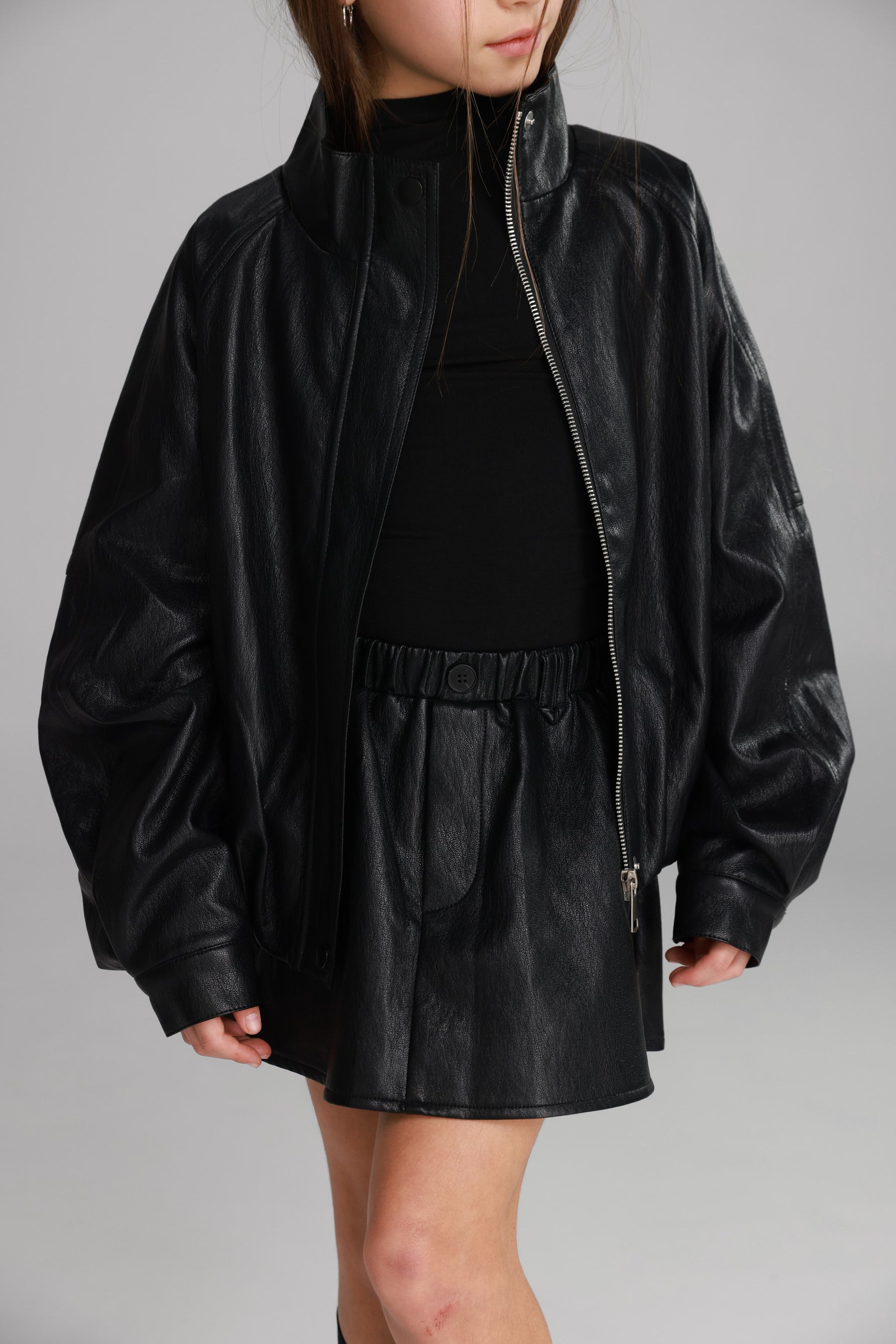 חצאית מייליס דמוי עור שחורה