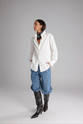 חולצת הנרי מכופתרת לבנה