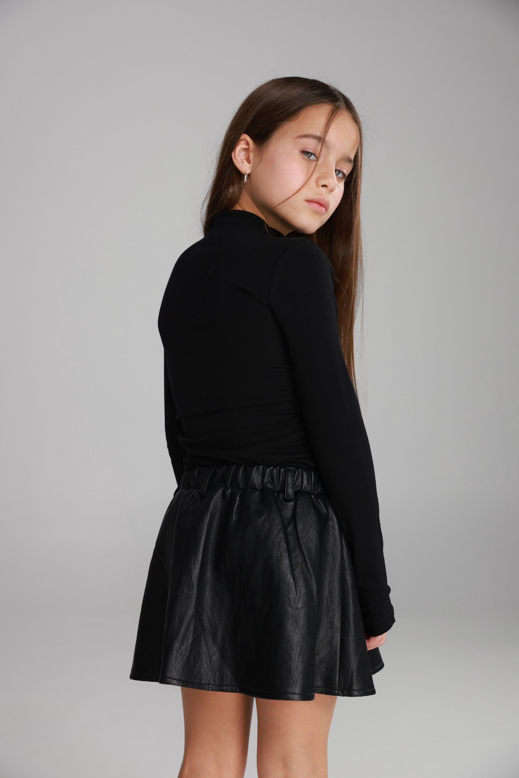 חצאית מייליס דמוי עור שחורה