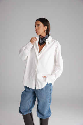 חולצת הנרי מכופתרת לבנה