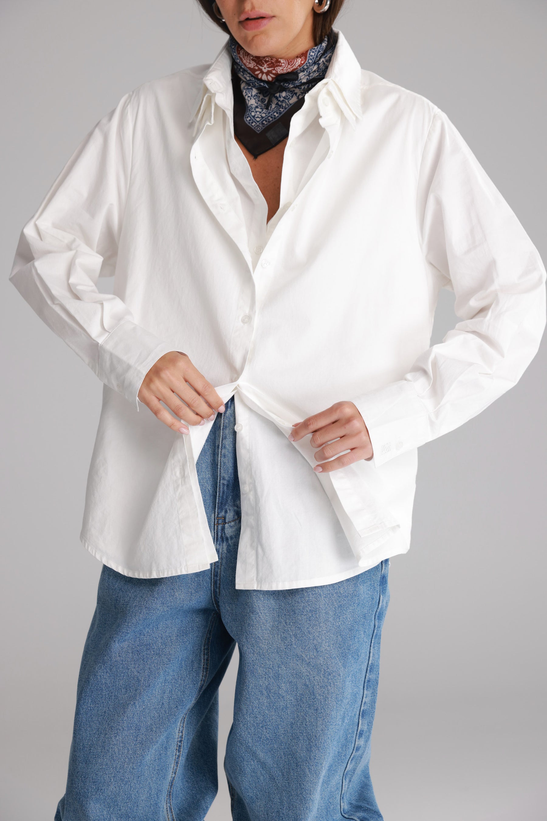 חולצת הנרי מכופתרת לבנה