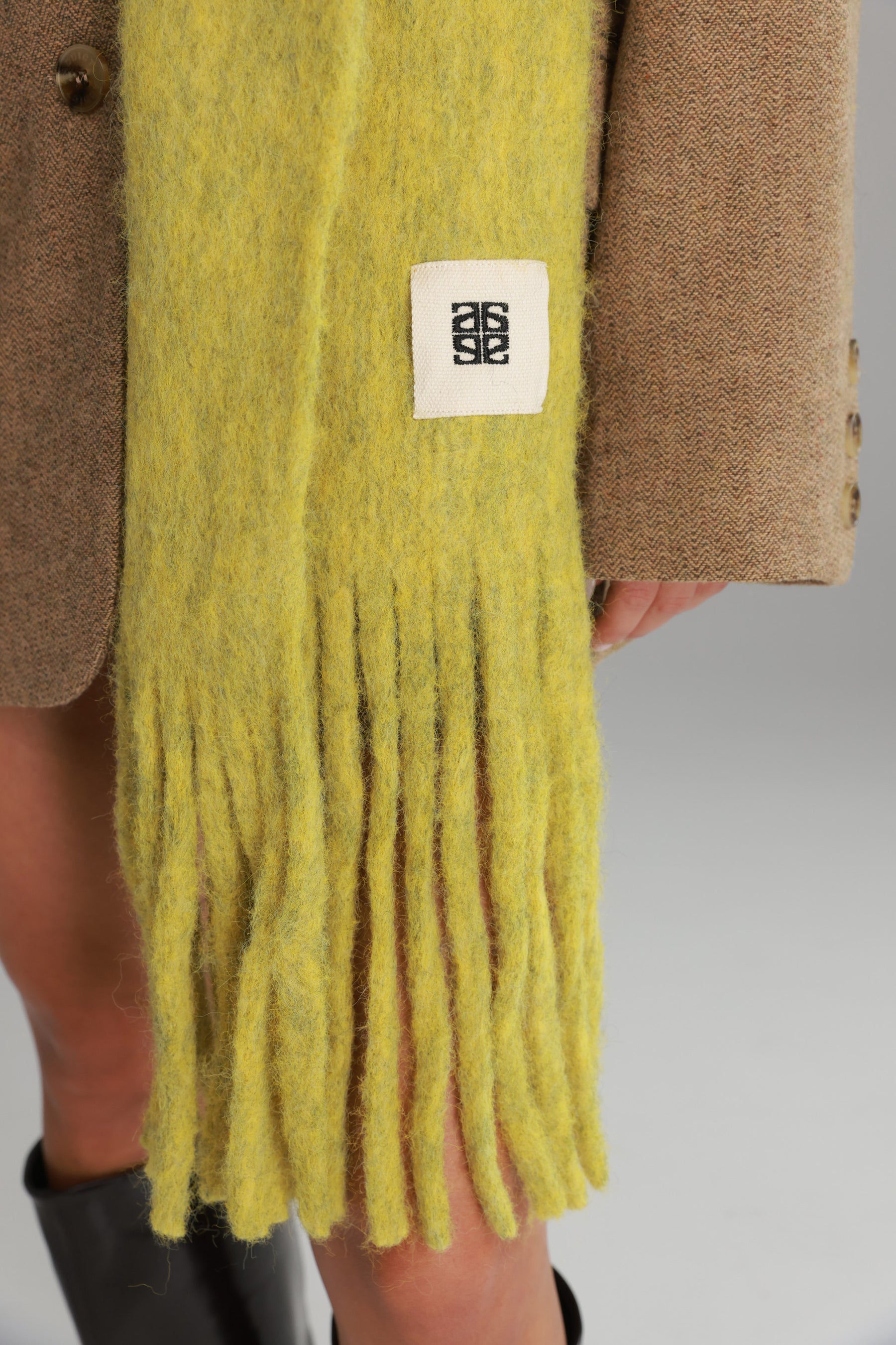 צעיף ננסי צהוב