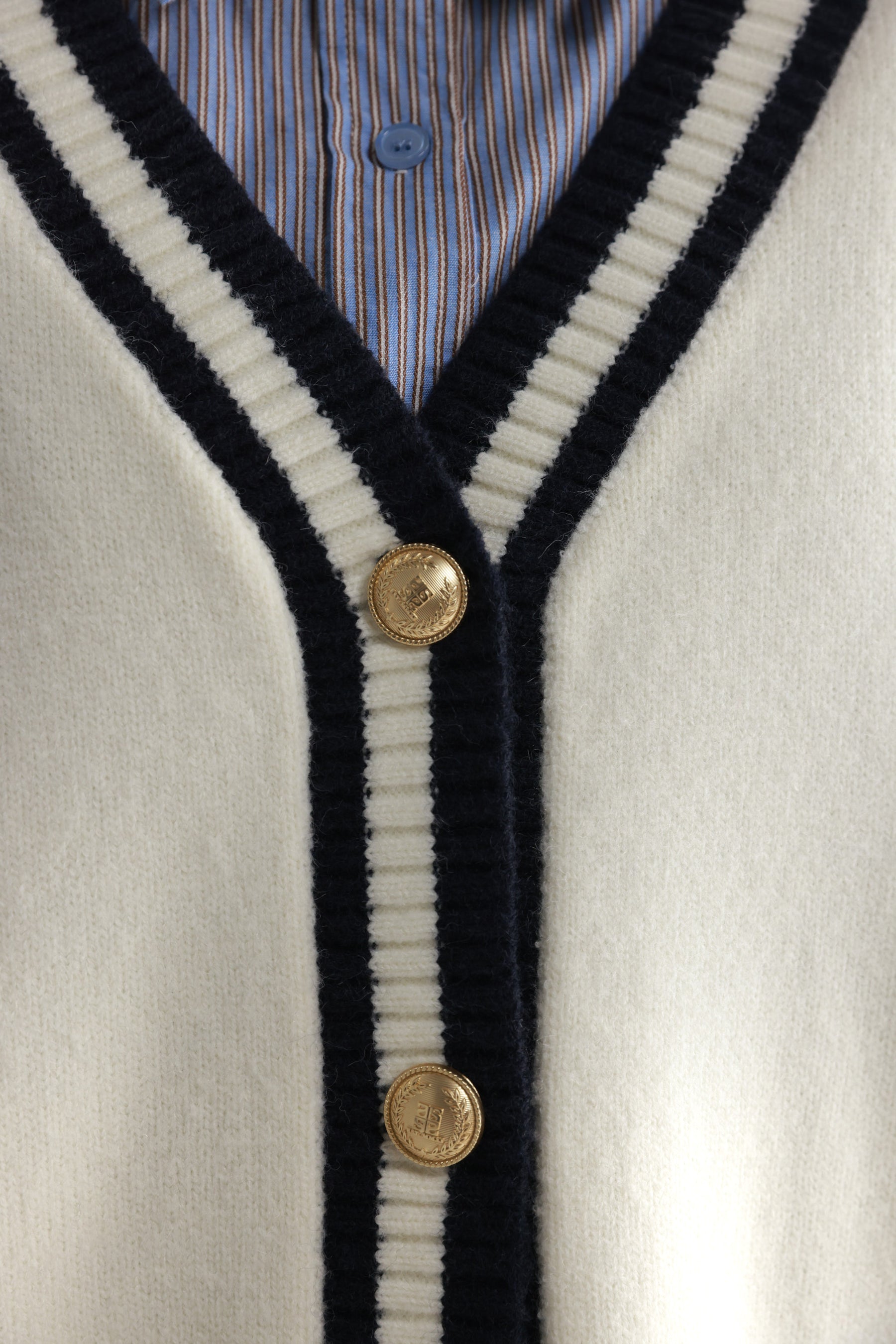 סוודר לוקה שמנת