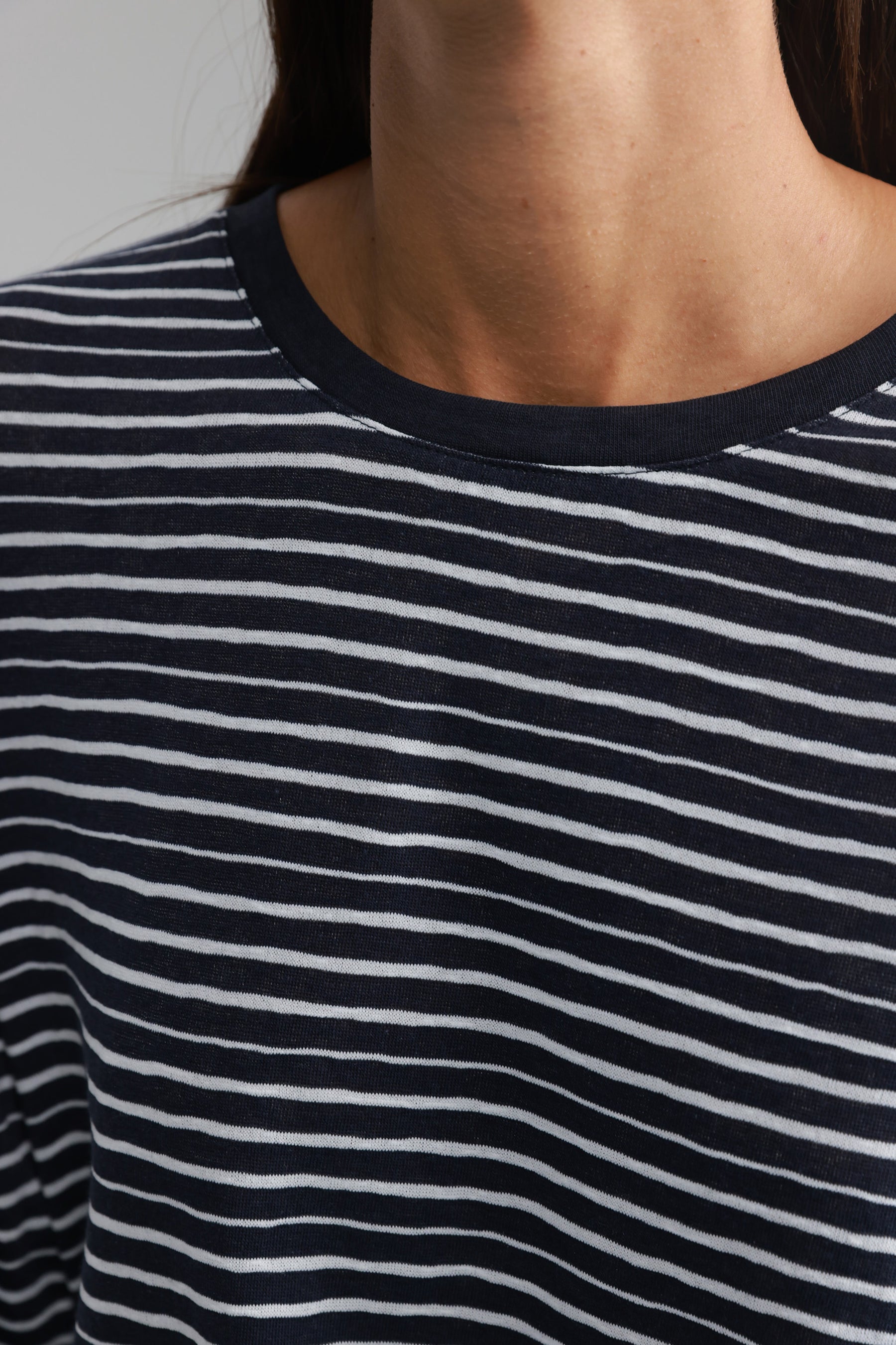 חולצת מורנה פסים נייבי/לבן