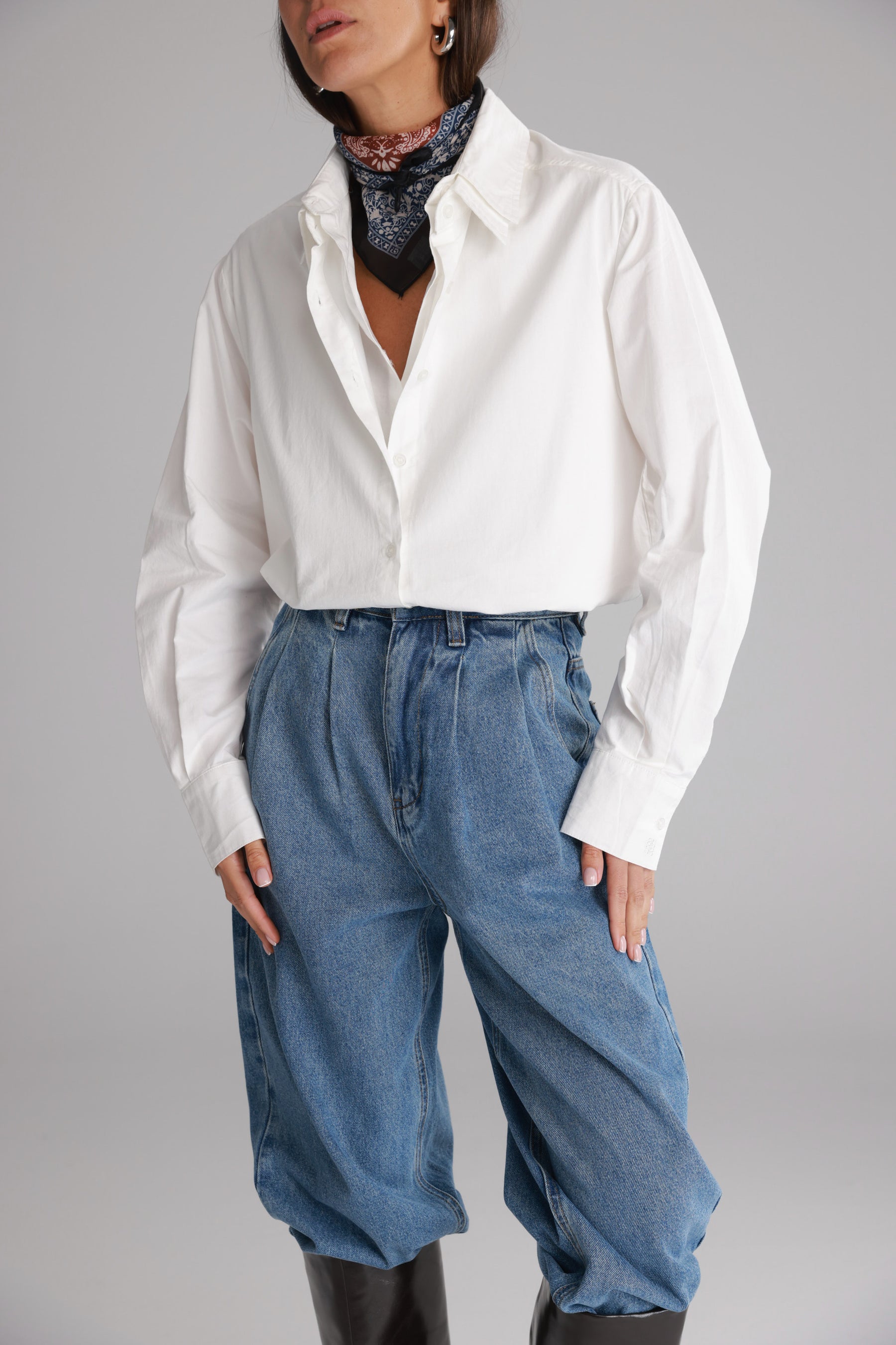 חולצת הנרי מכופתרת לבנה