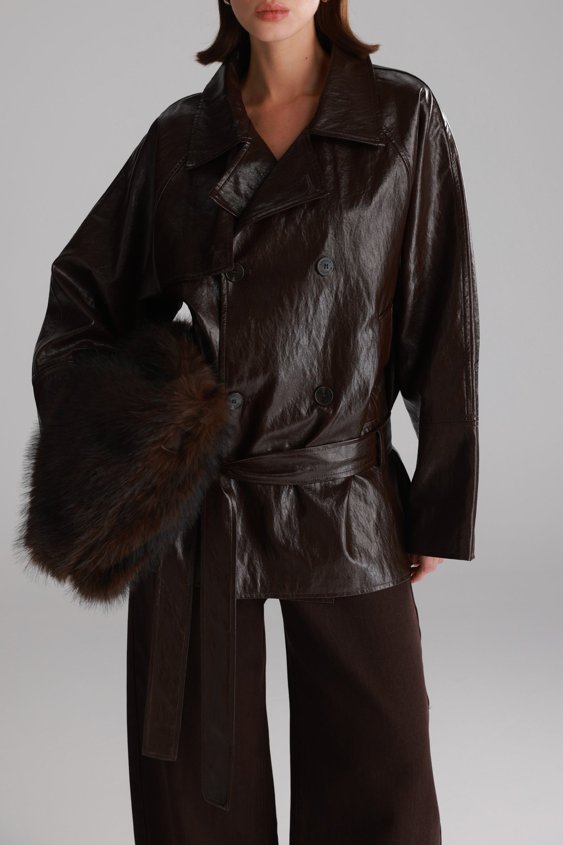 מעיל רודי דמוי עור חום כהה