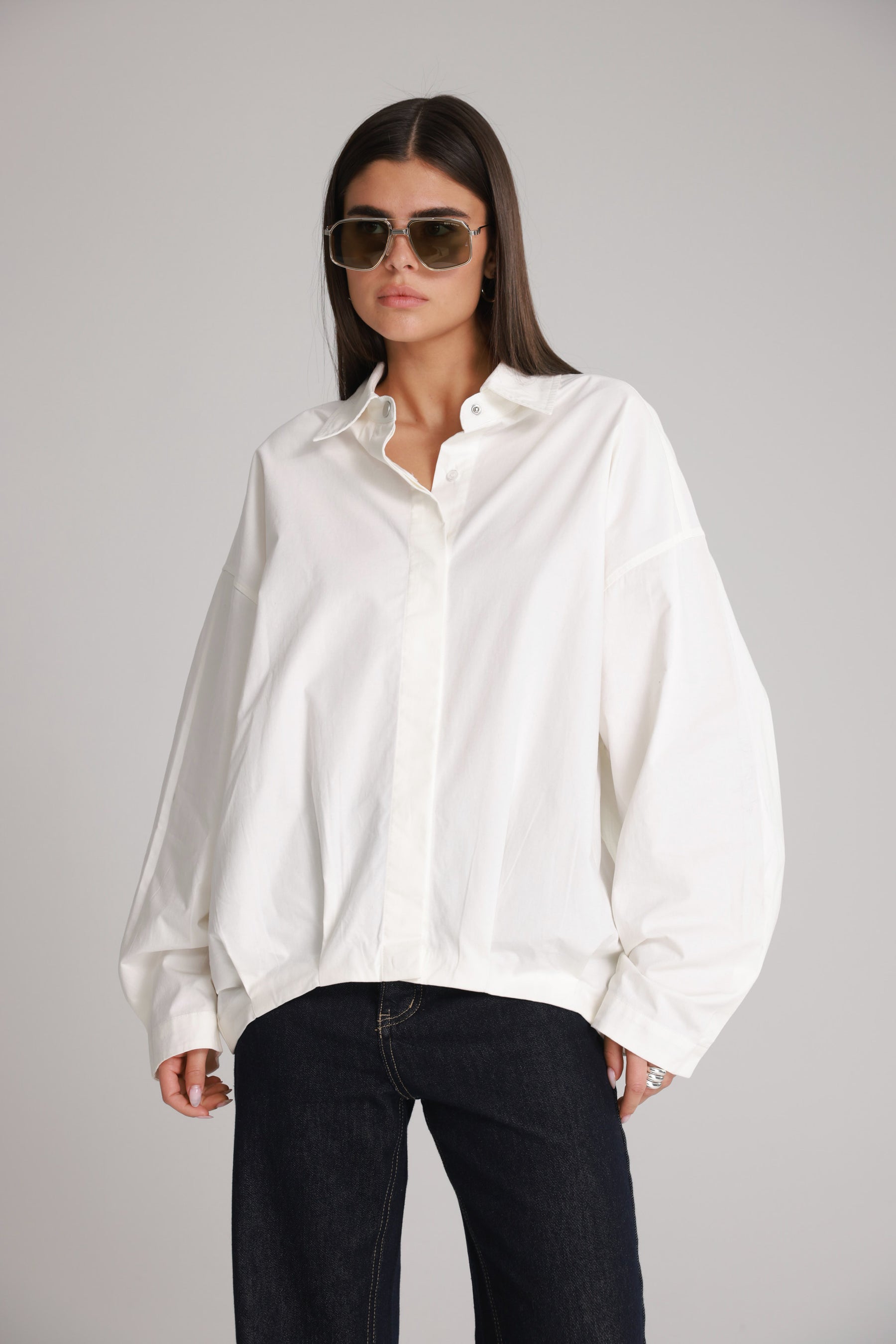 חולצת ארי מכופתרת לבנה