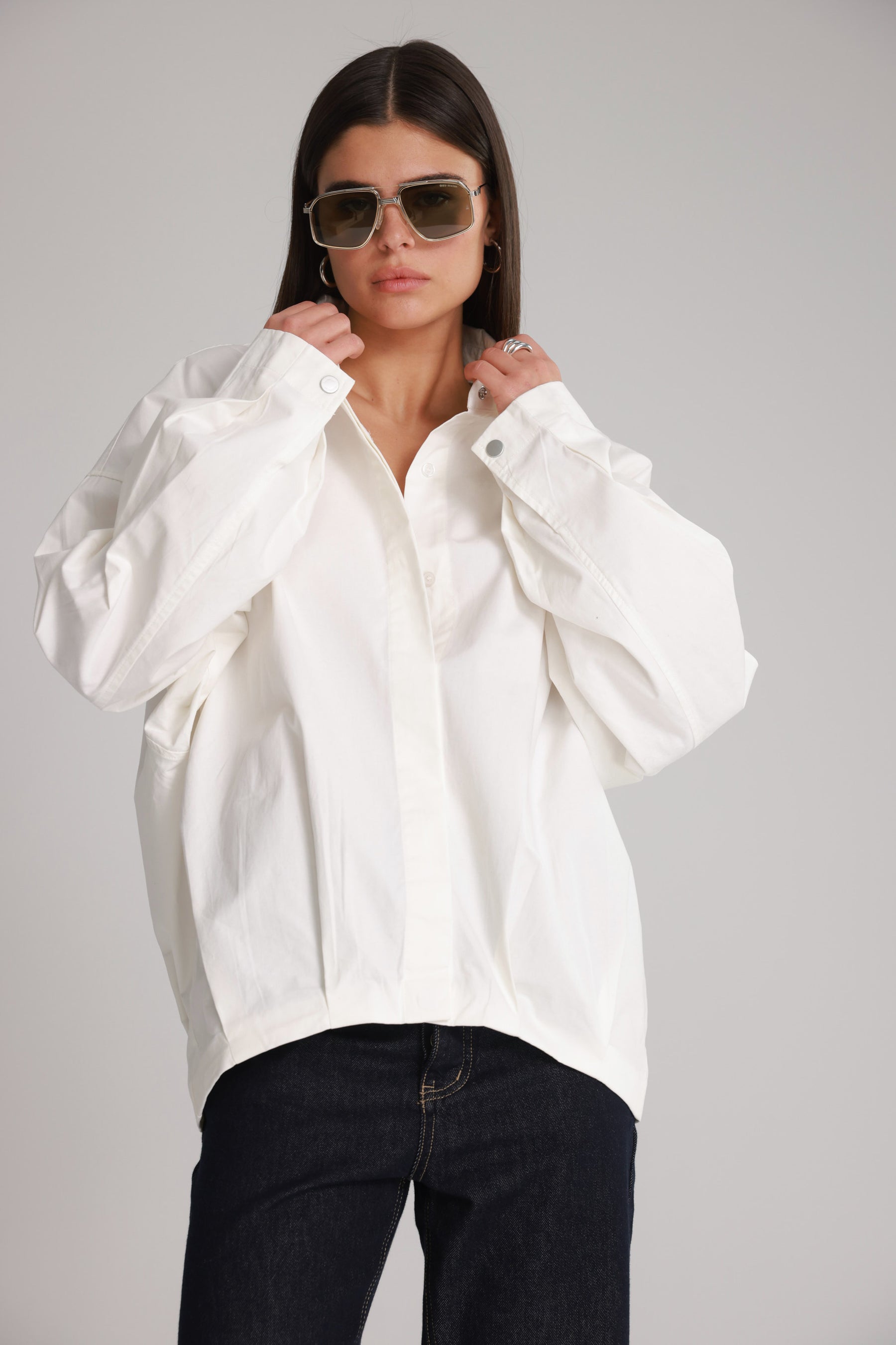 חולצת ארי מכופתרת לבנה