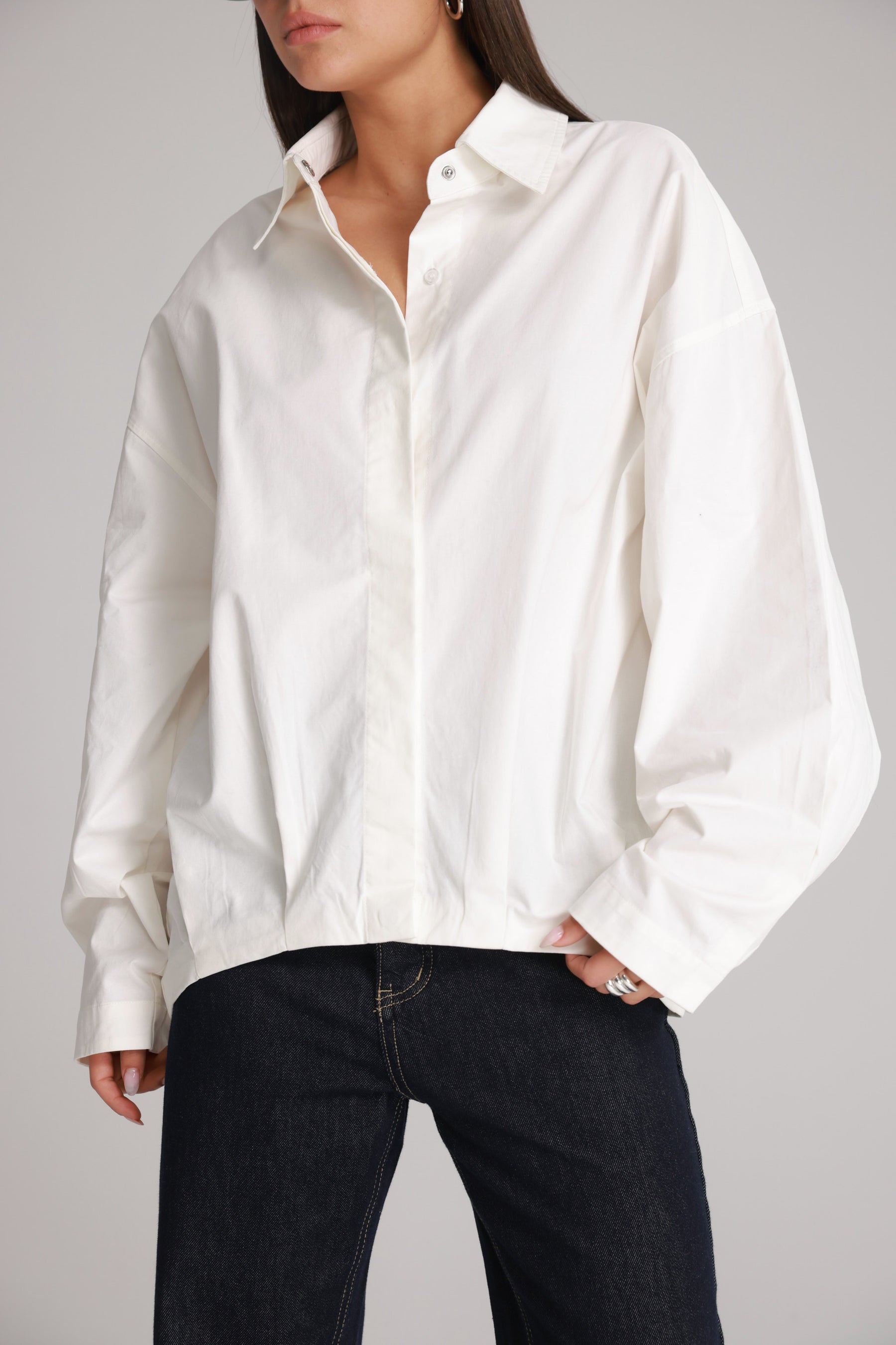 חולצת ארי מכופתרת לבנה