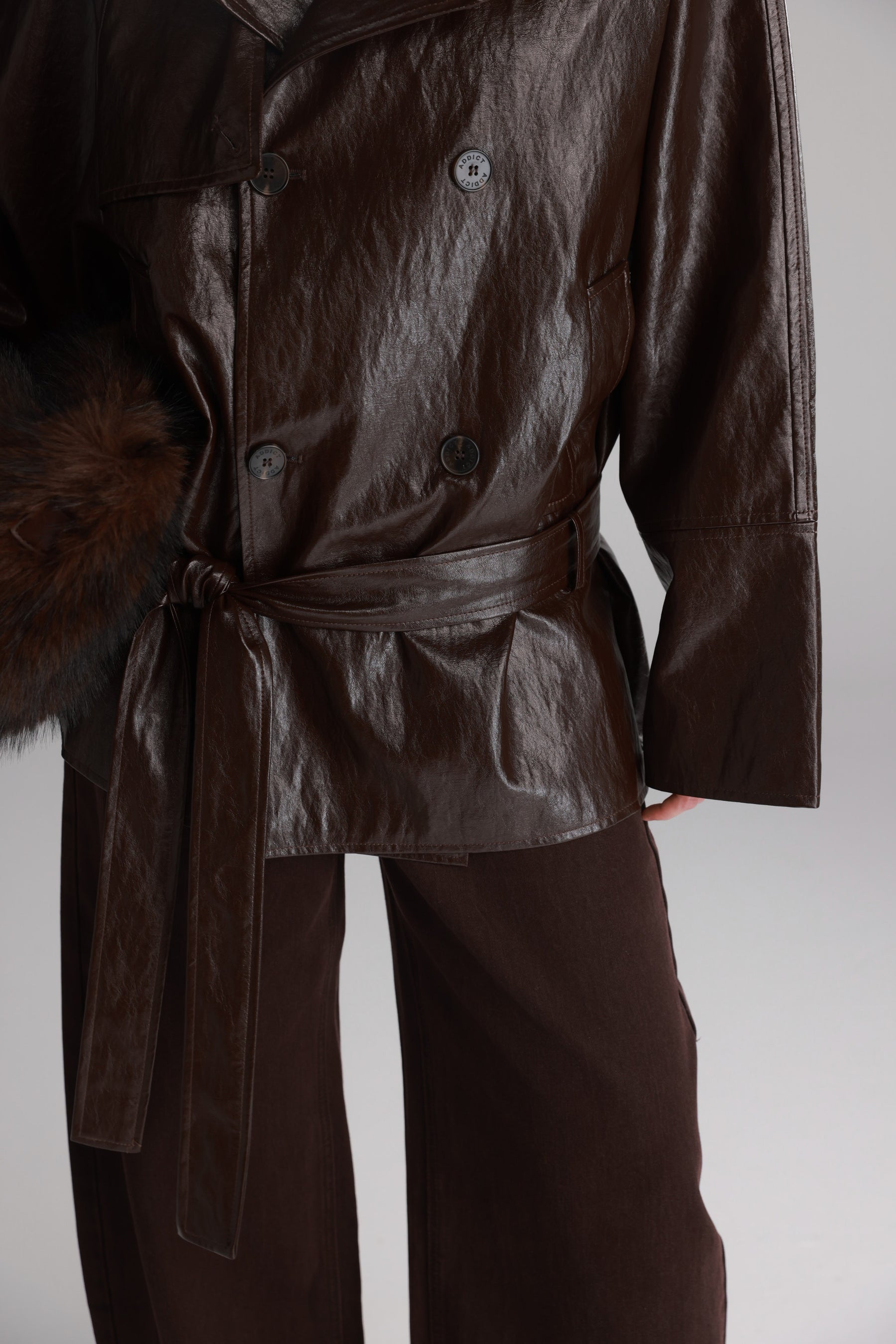 מעיל רודי דמוי עור חום כהה