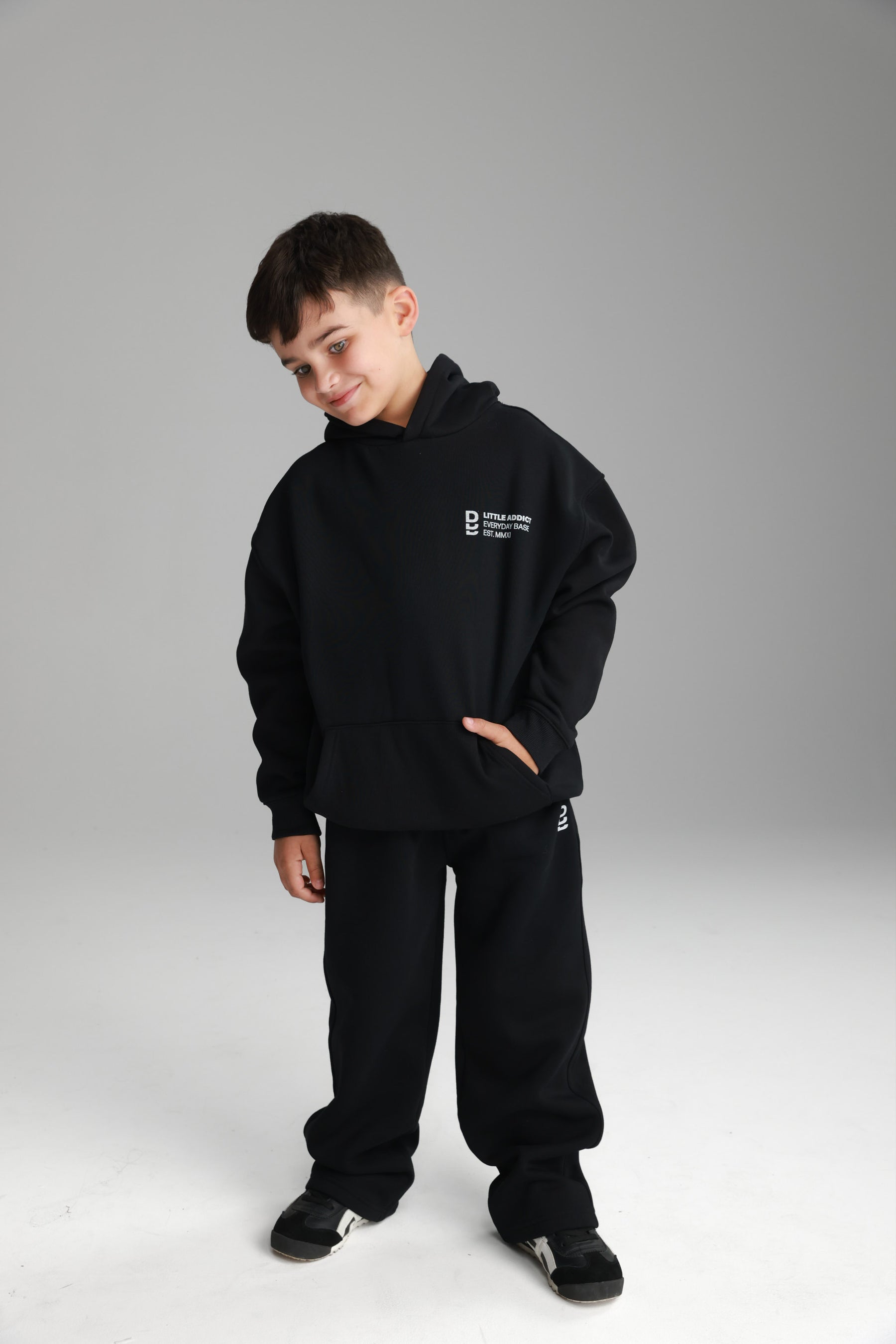 חליפת שון שחורה