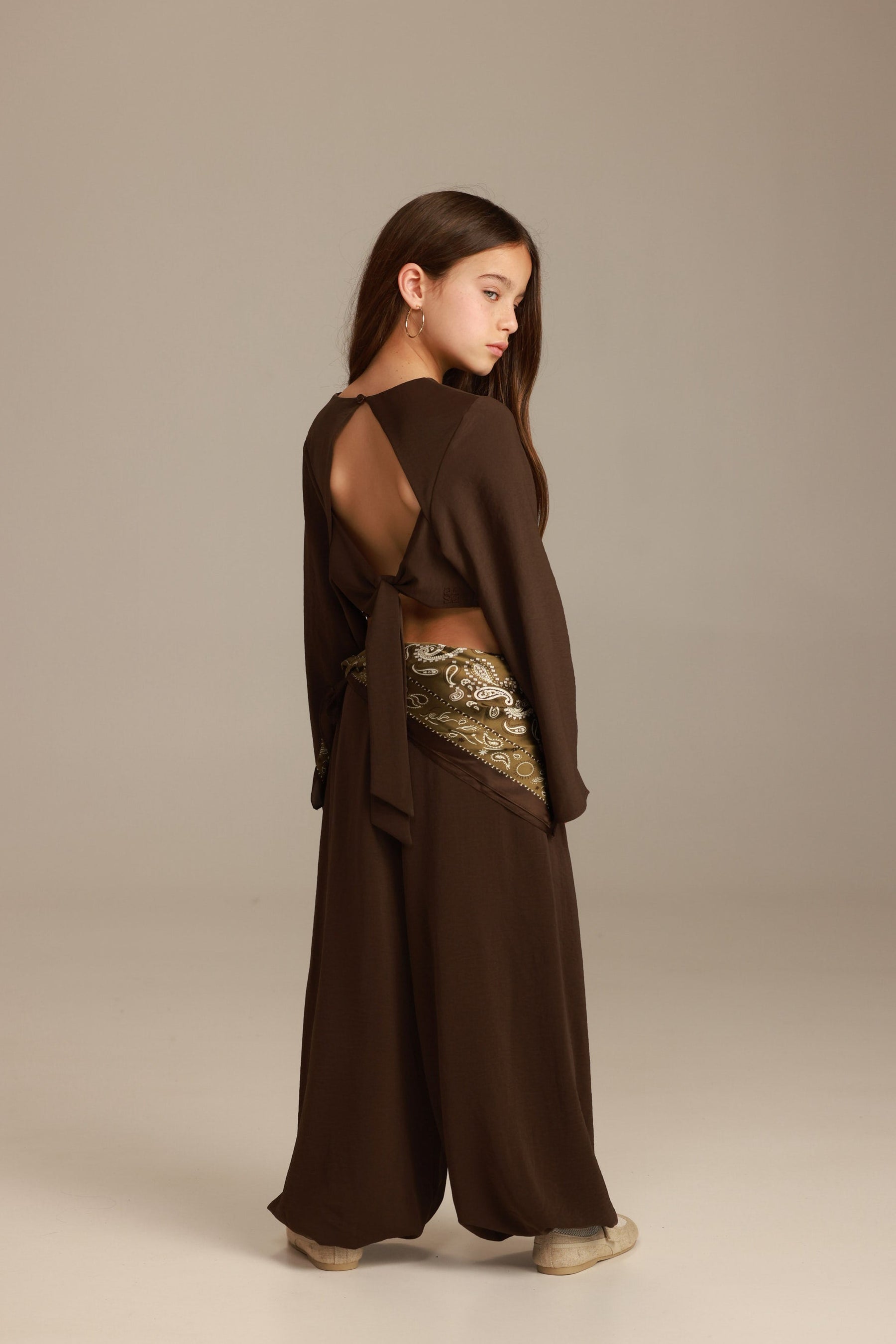 חליפת מיי חומה