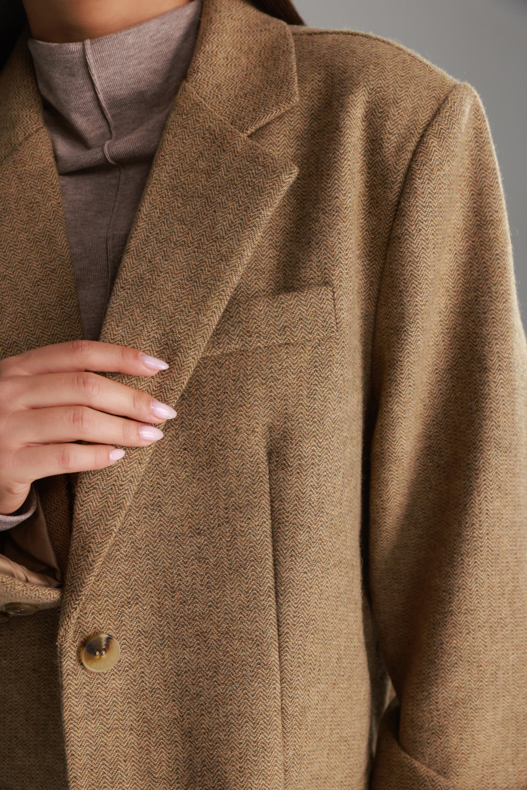 בלייזר אדריאנה חום בהיר