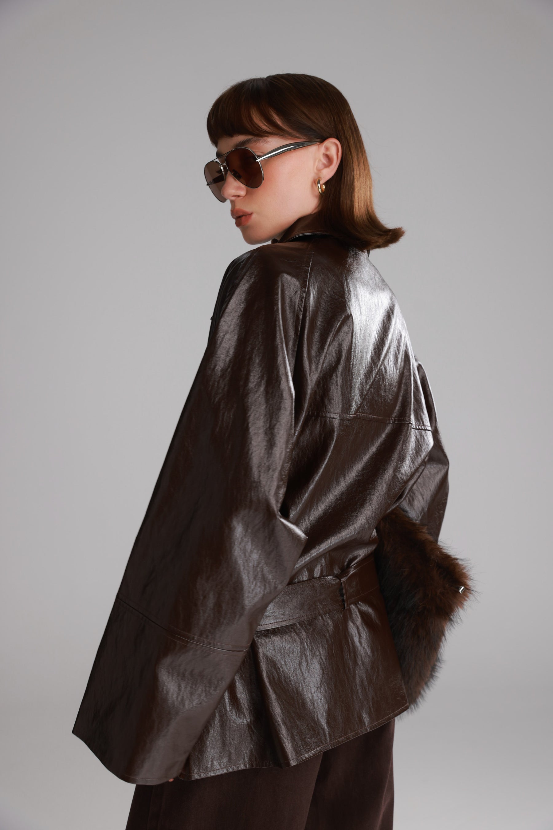 מעיל רודי דמוי עור חום כהה