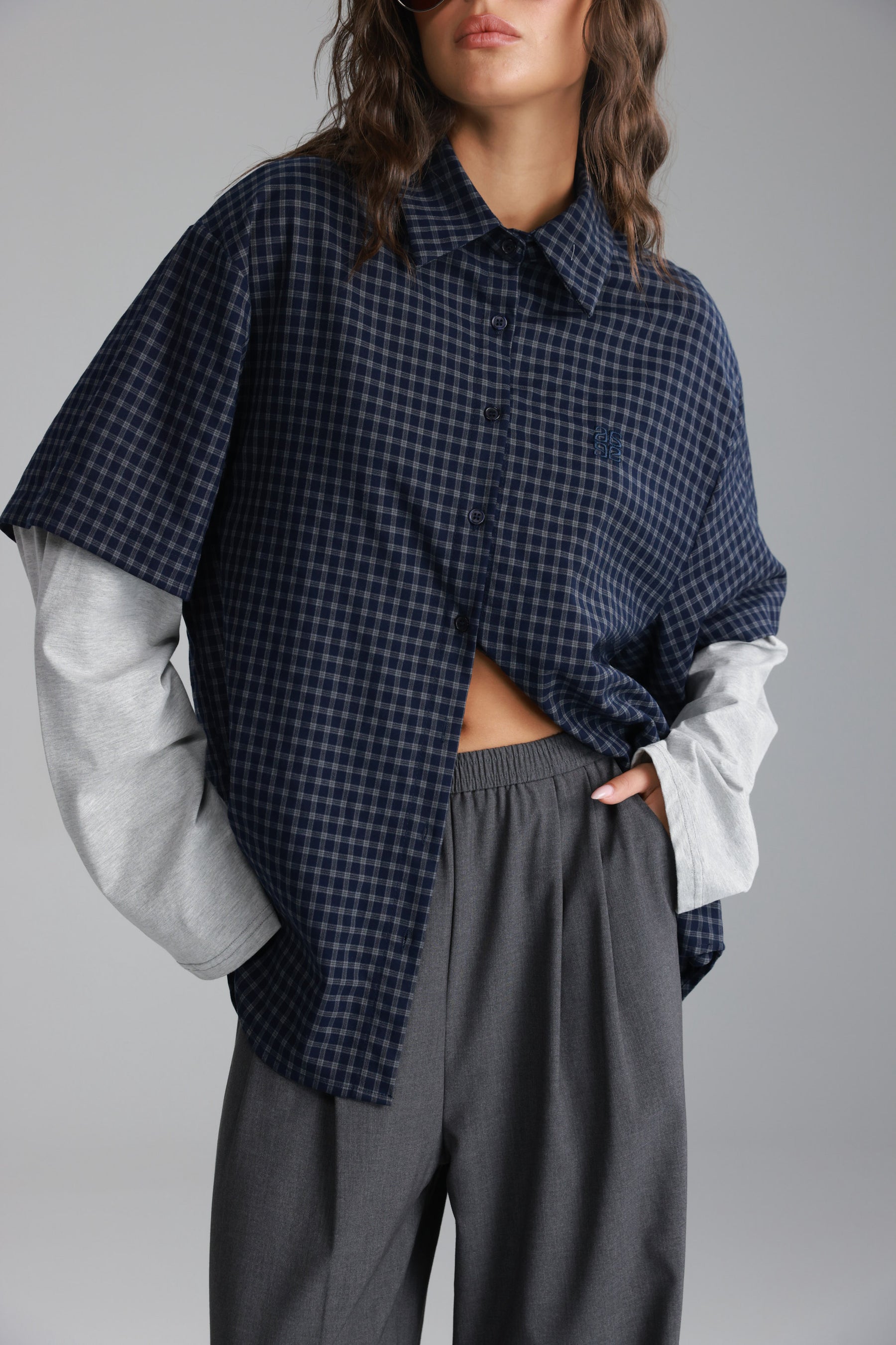 חולצת נארה נייבי/אפור