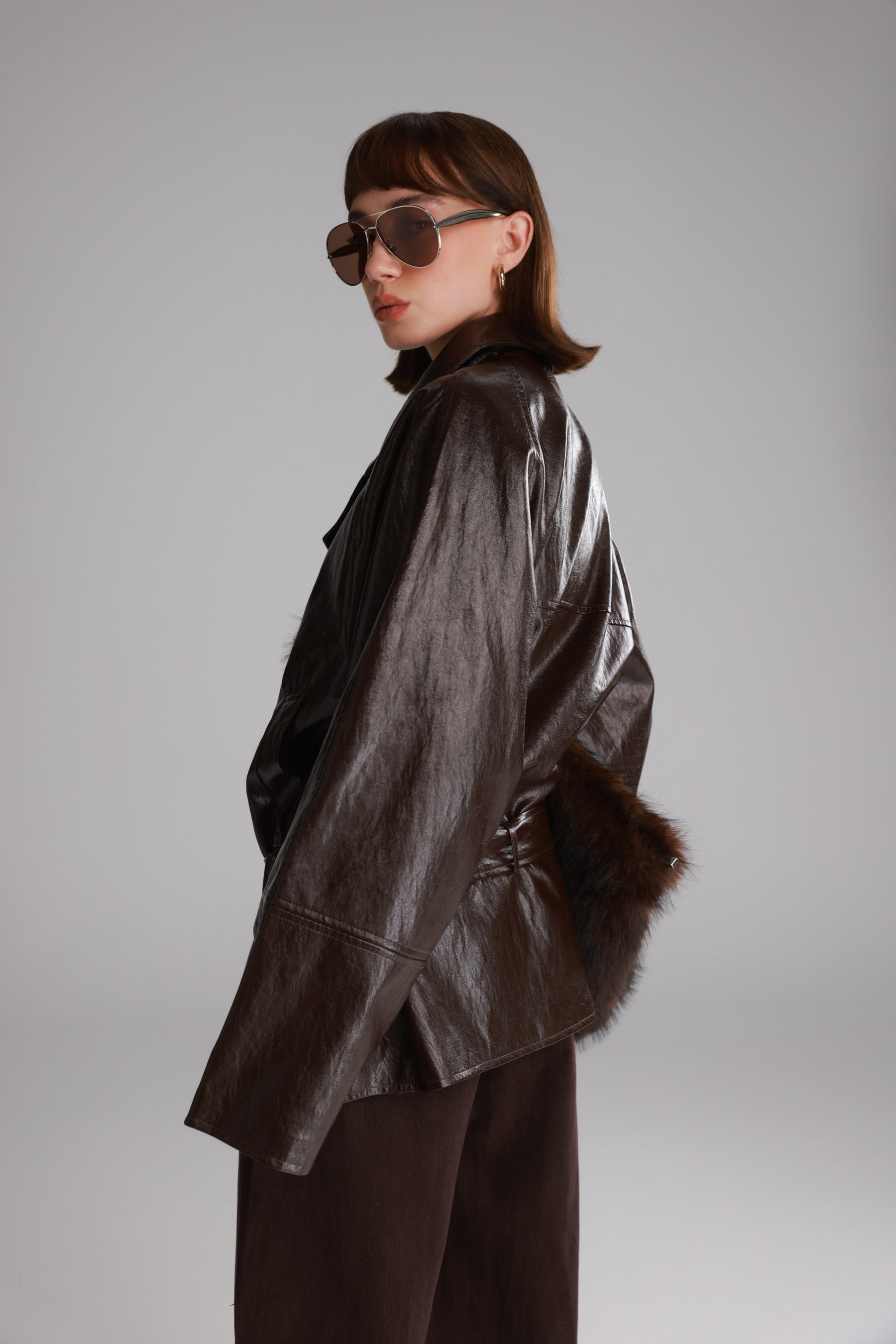 מעיל רודי דמוי עור חום כהה