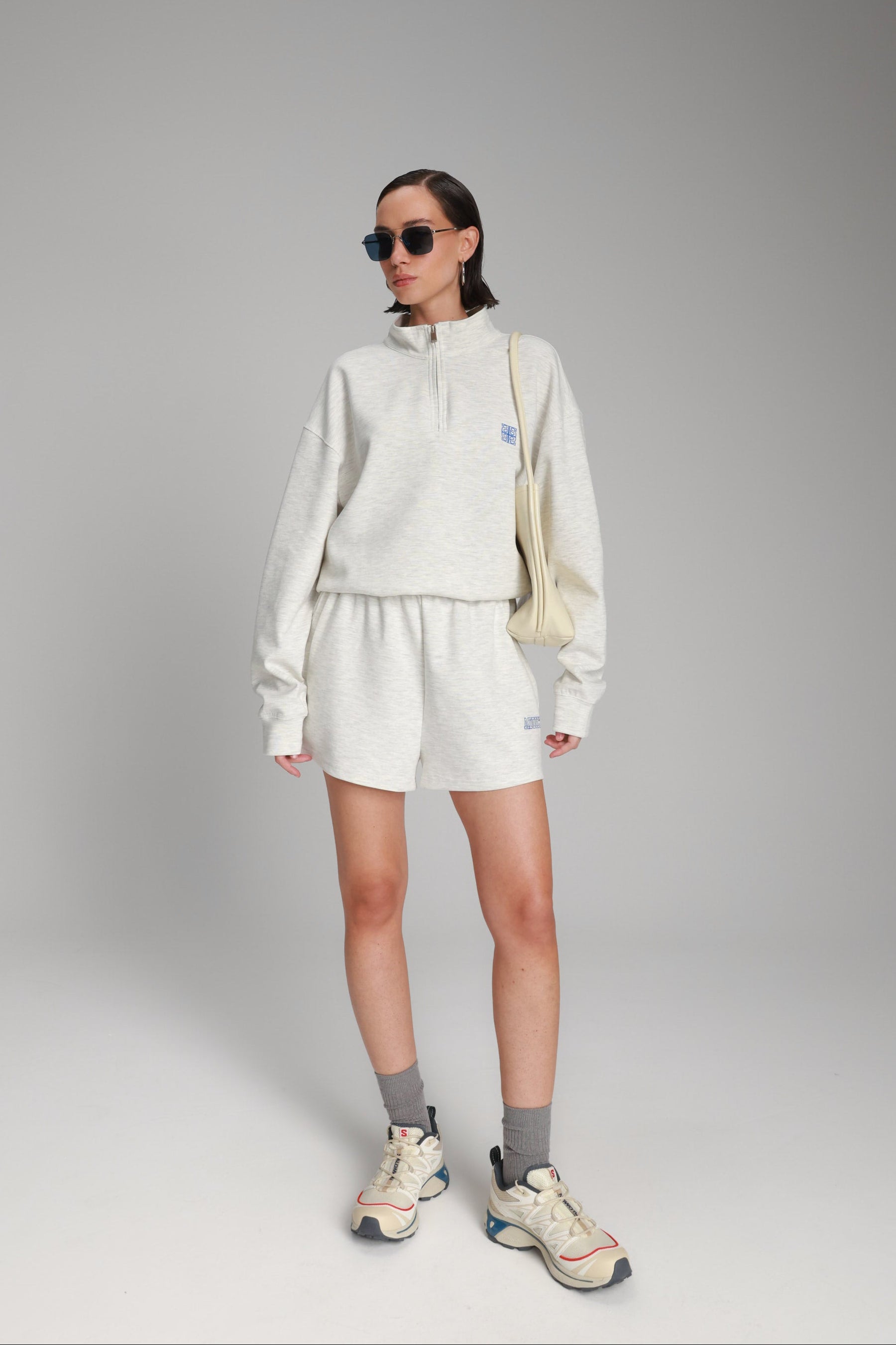 חליפת לאיה אפור בהיר