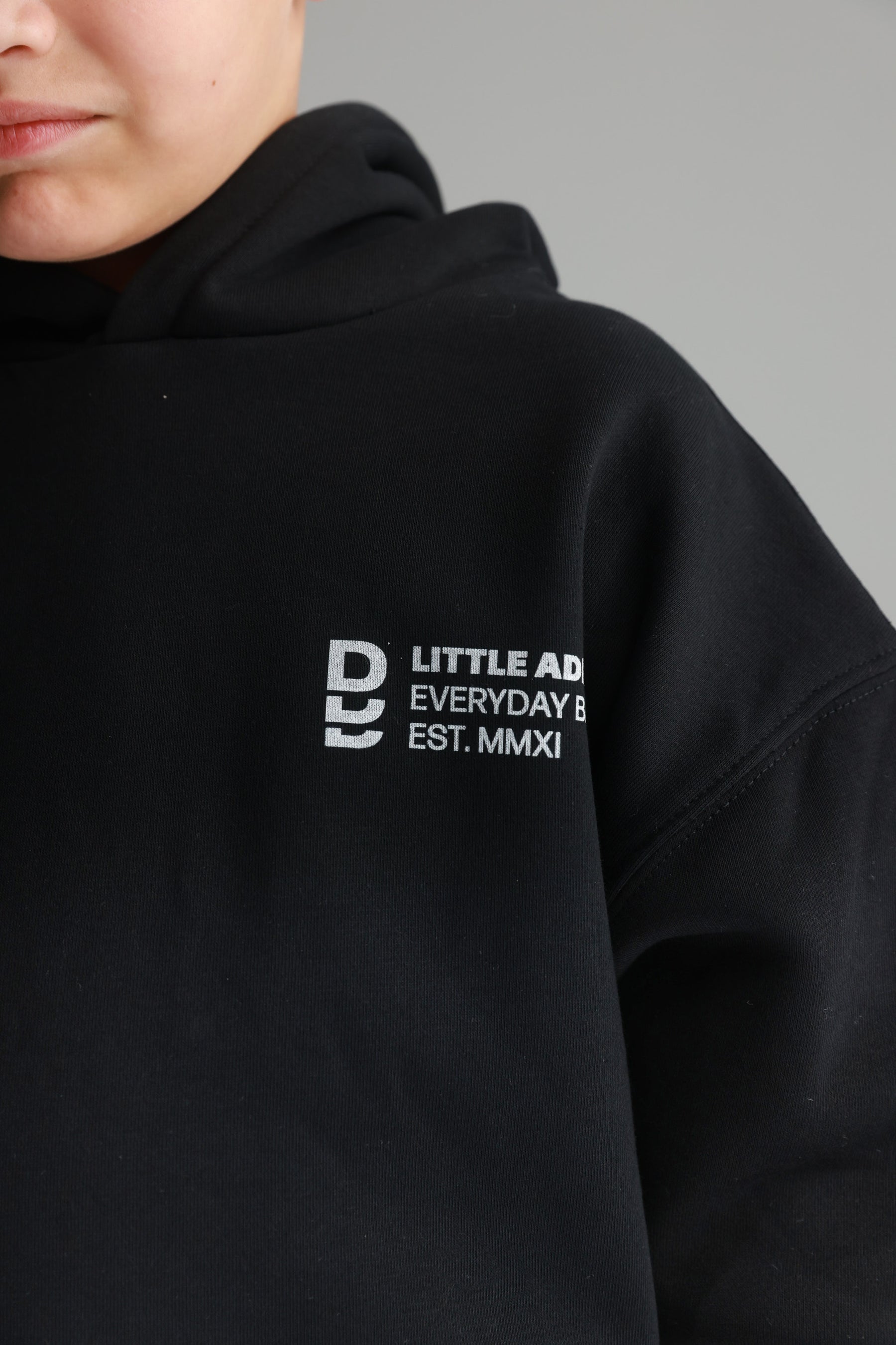 חליפת שון שחורה