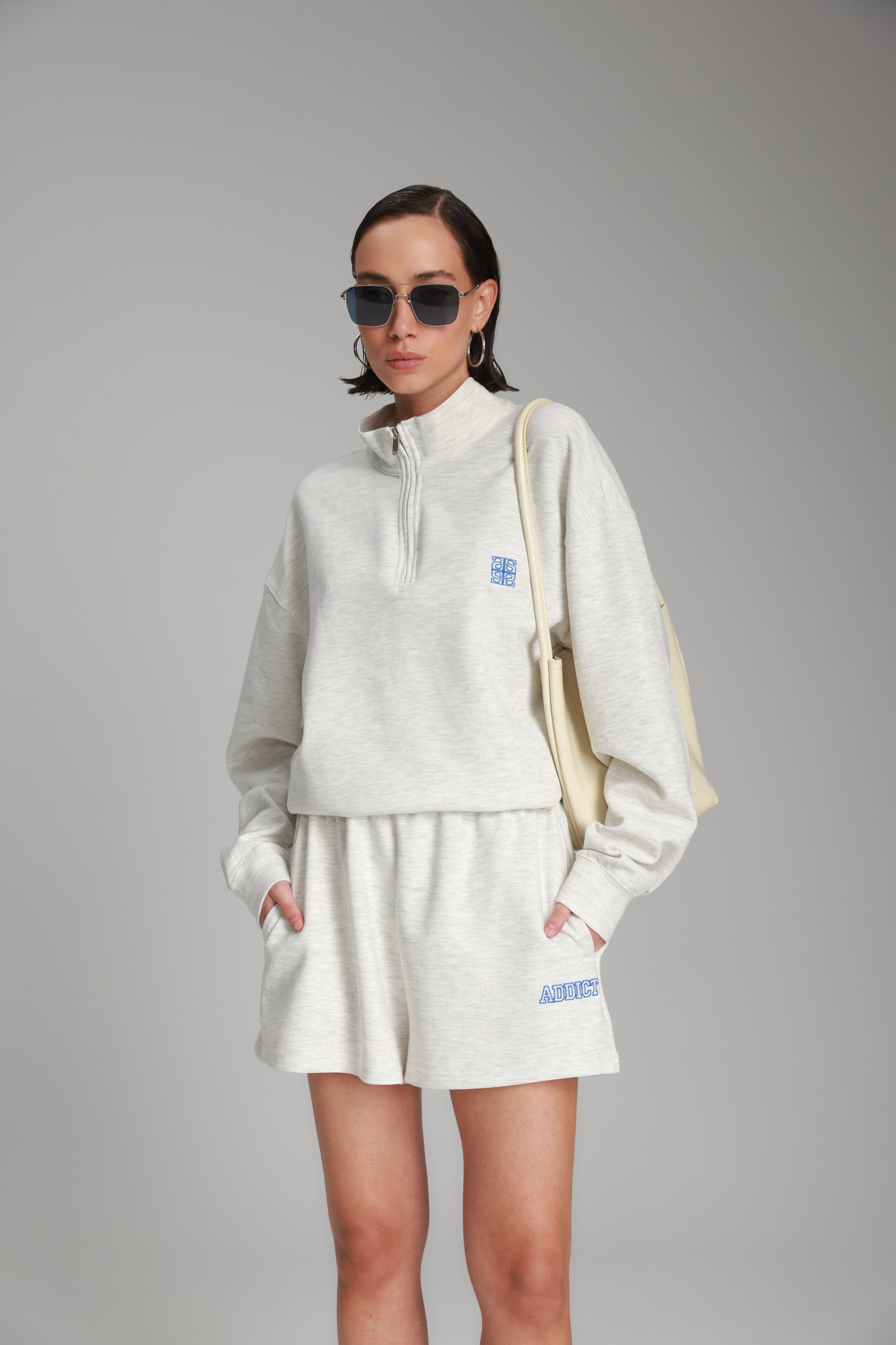 חליפת לאיה אפור בהיר