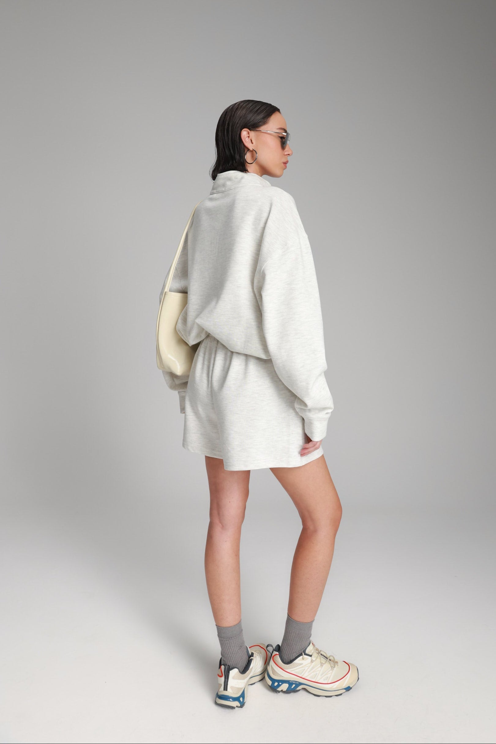 חליפת לאיה אפור בהיר