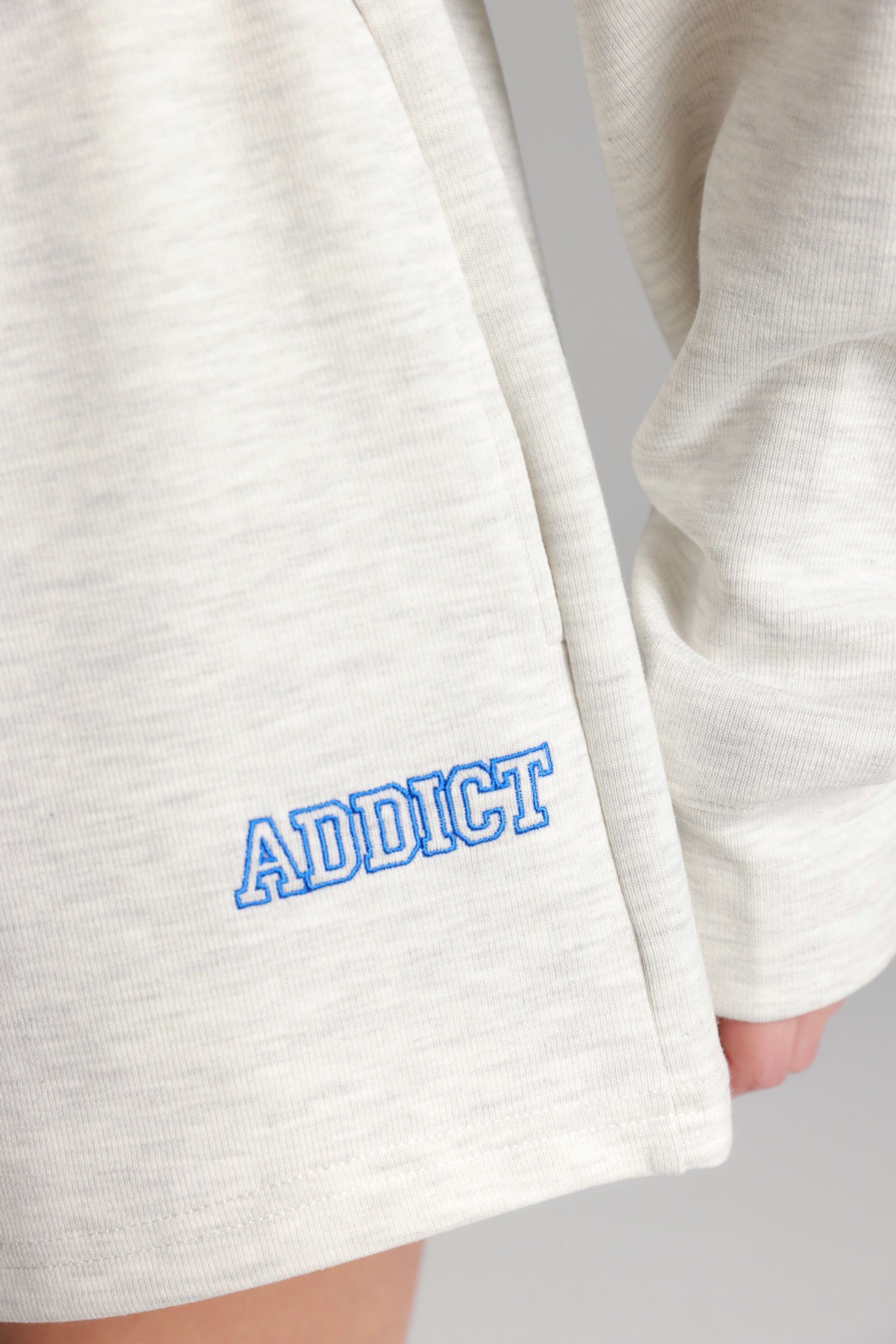 חליפת לאיה אפור בהיר