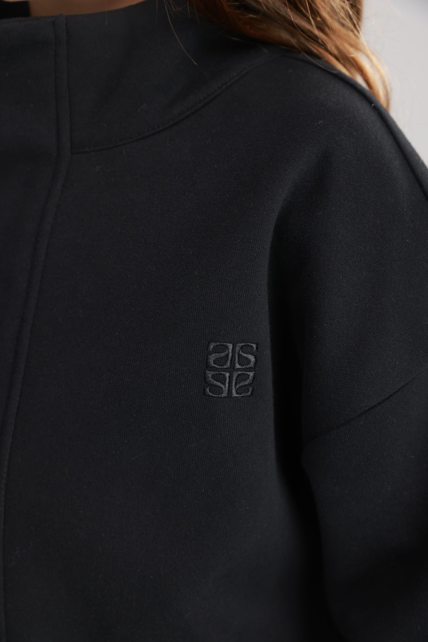 חליפת אינס שחורה