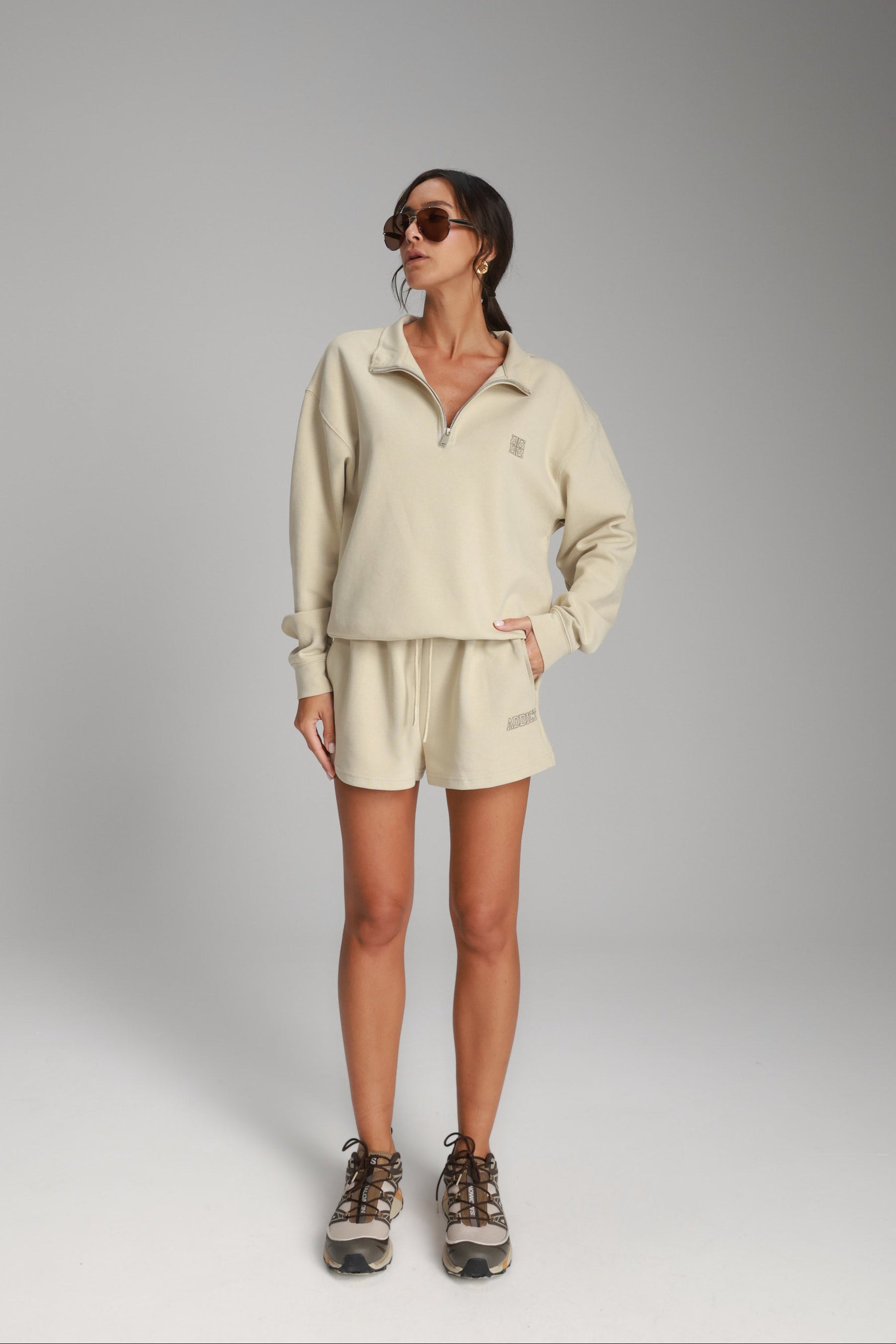 חליפת לאיה בז'