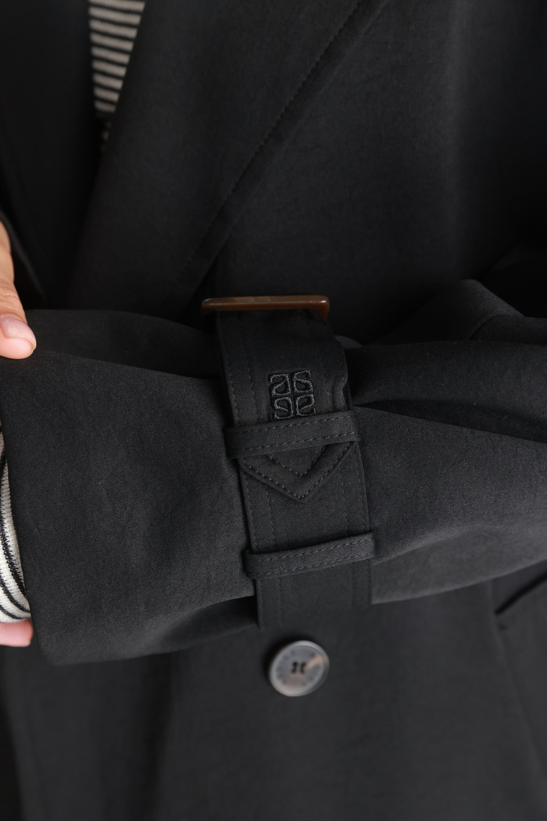 טרנץ' מייק שחור