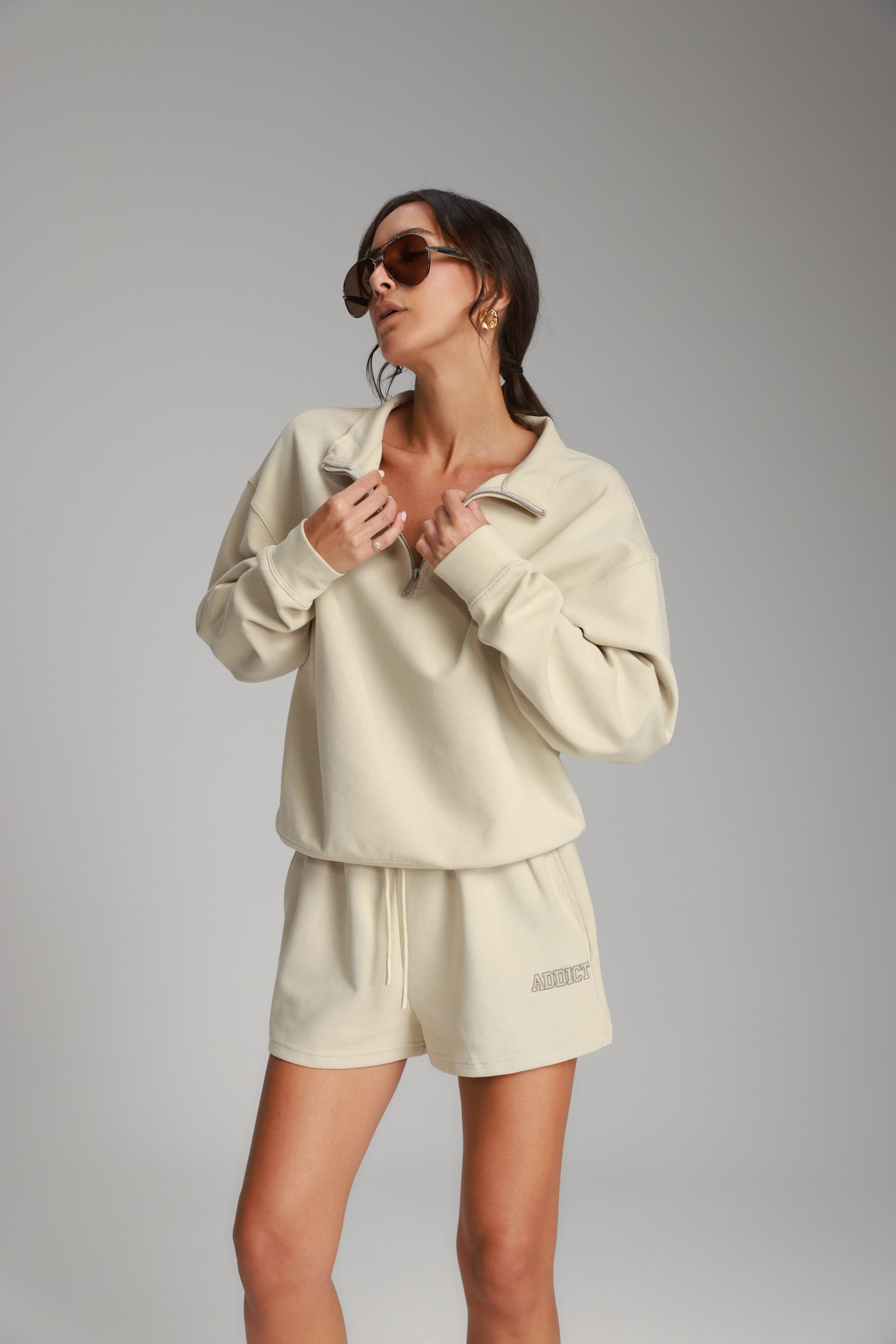 חליפת לאיה בז'