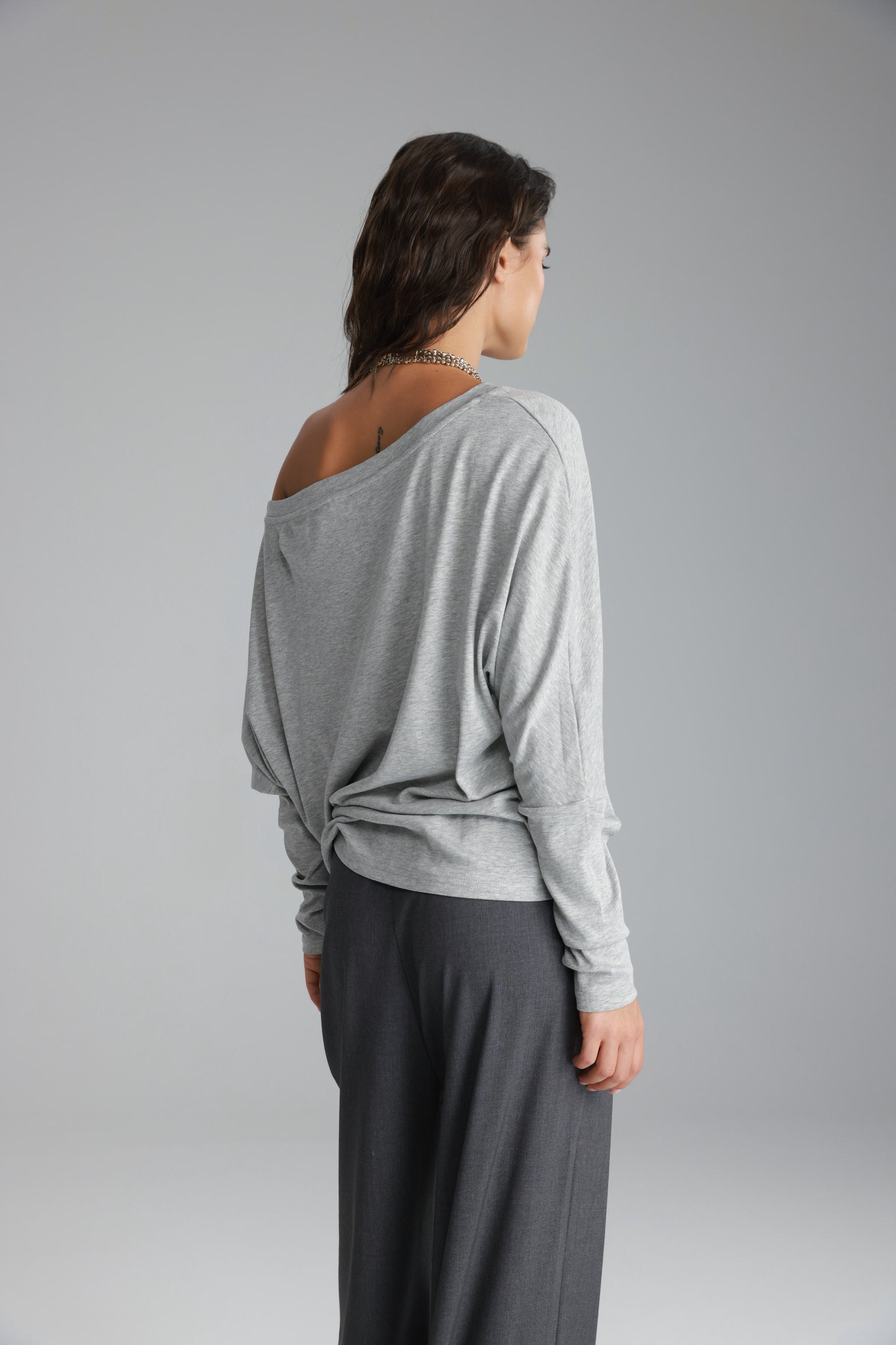 חולצת סלינה אפורה