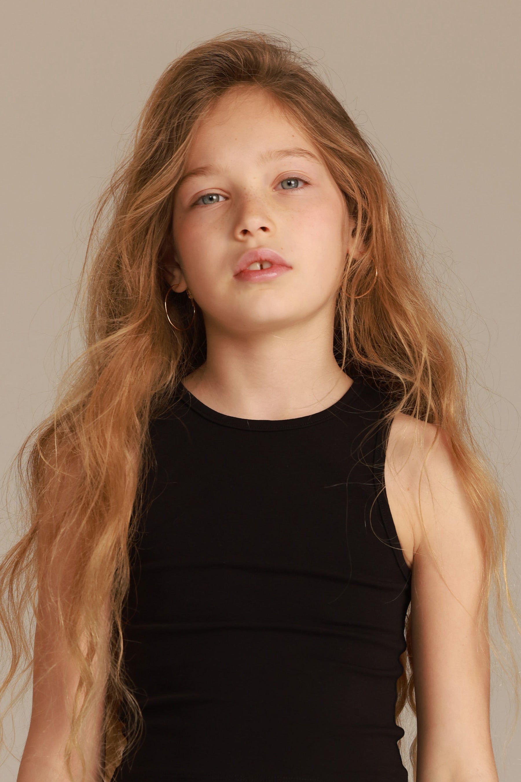 גופיית אנאלי שחורה