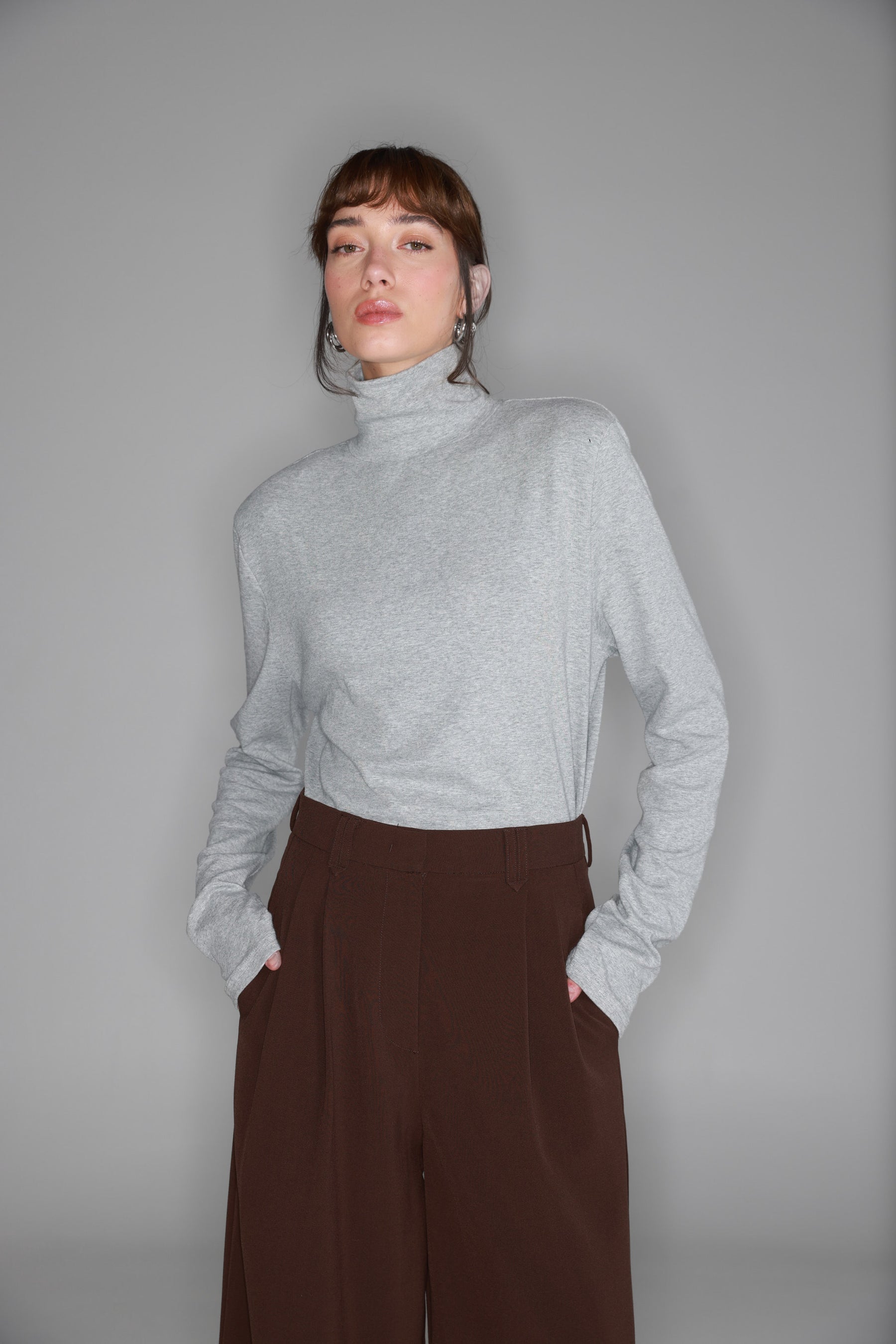 חולצת דיילי אפורה