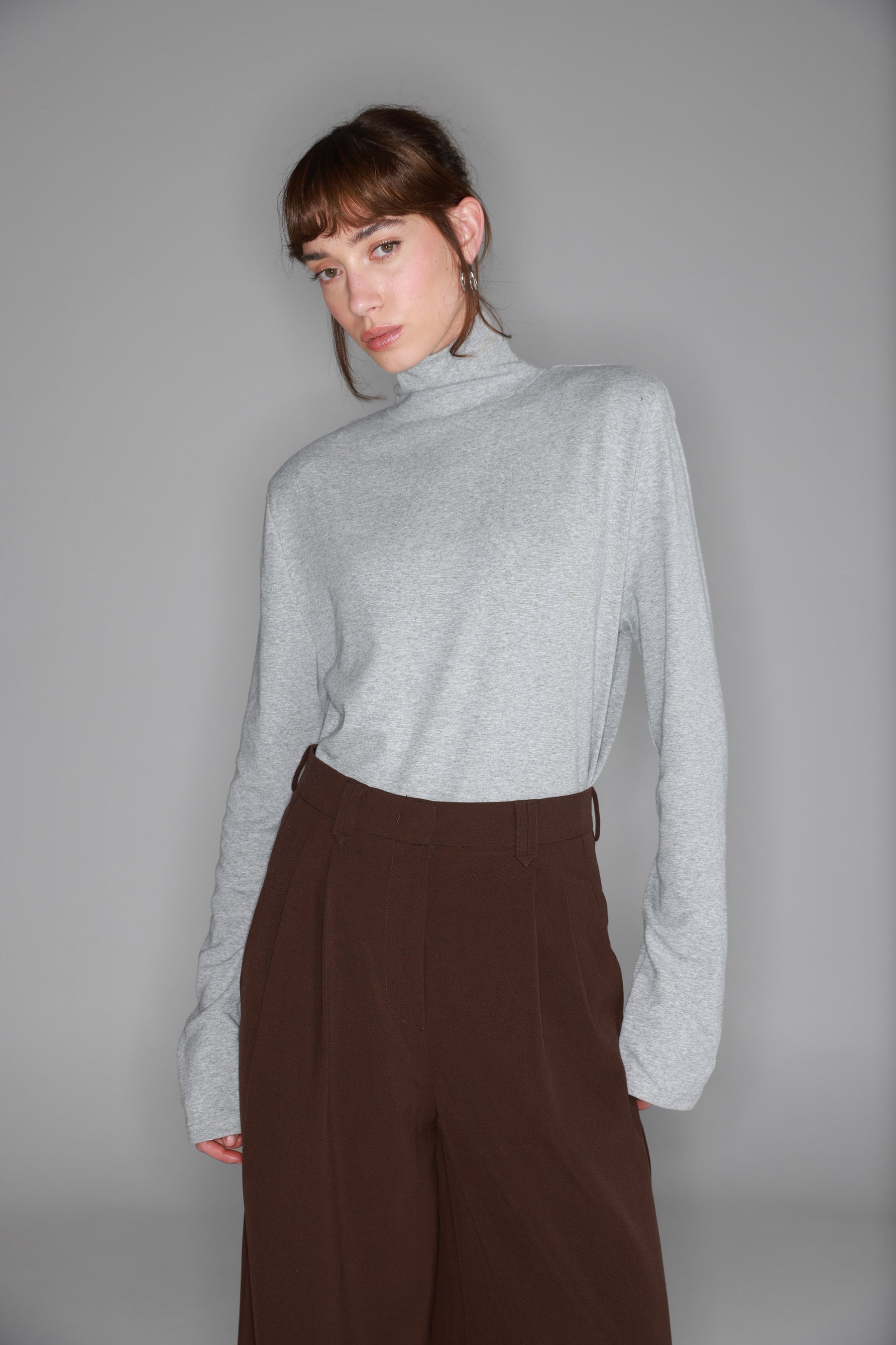 חולצת דיילי אפורה