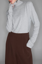 חולצת דיילי אפורה