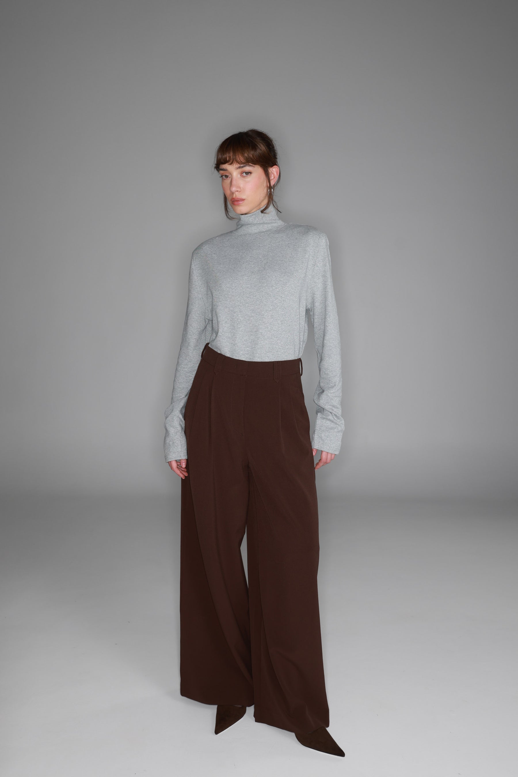 חולצת דיילי אפורה