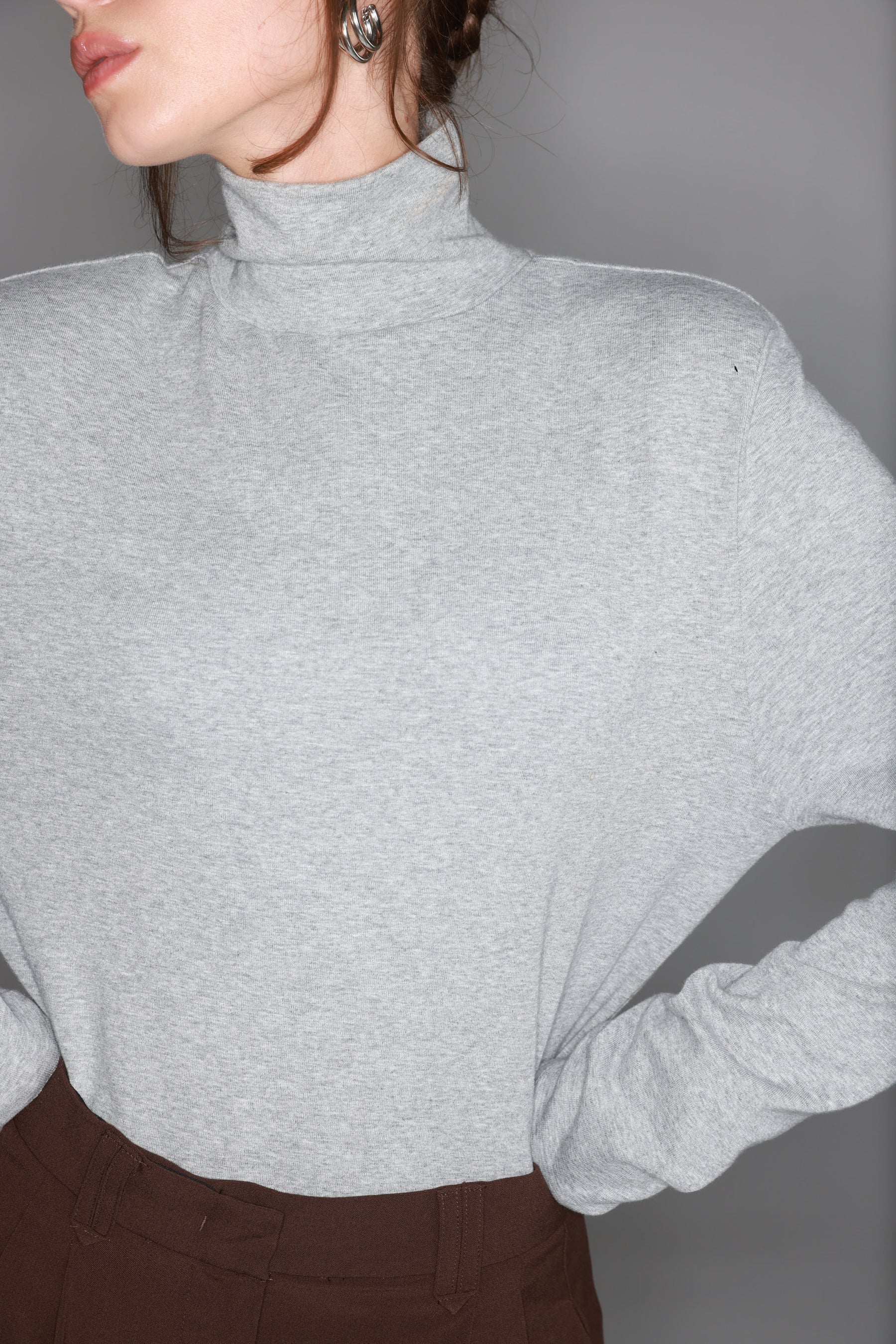 חולצת דיילי אפורה