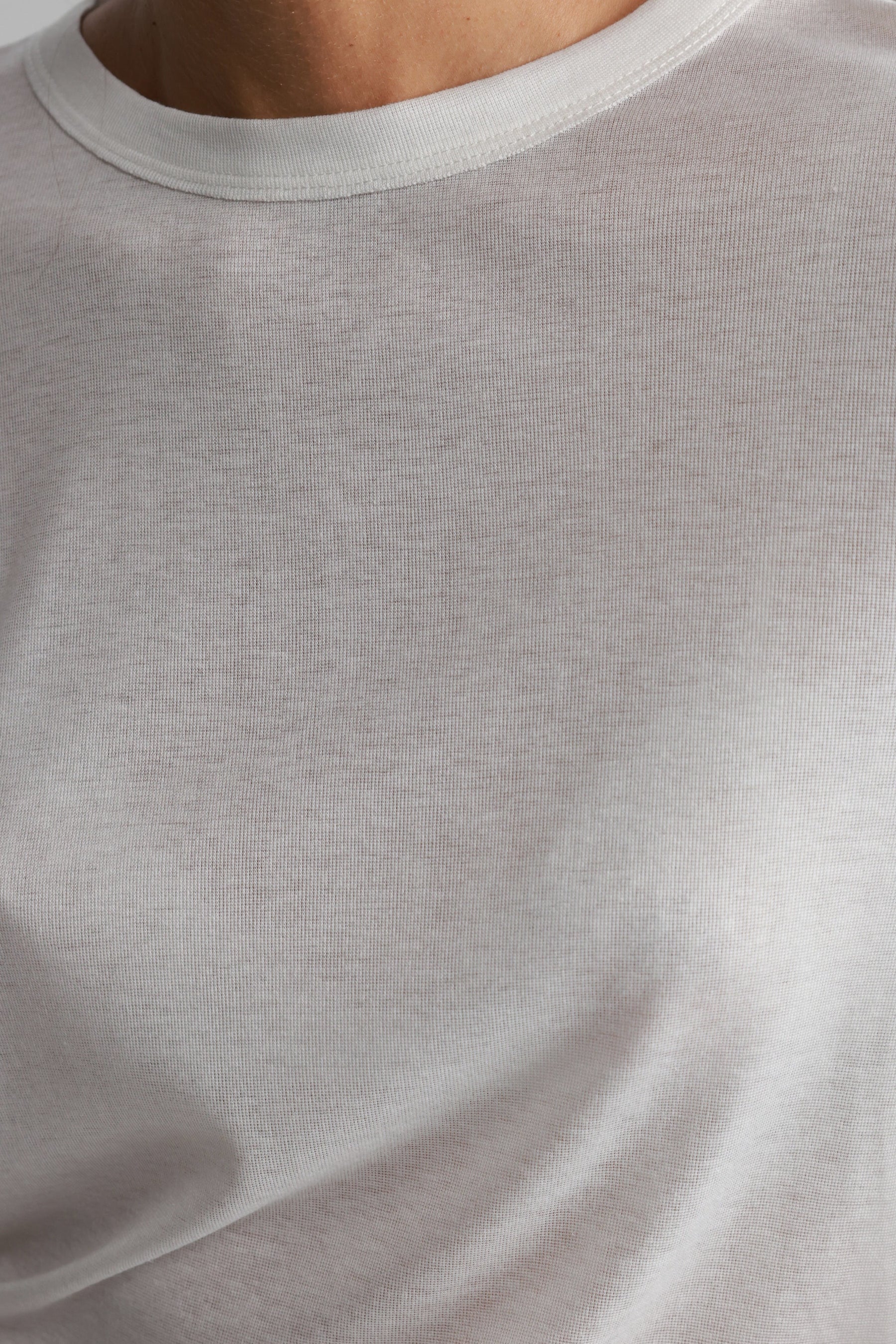 חולצת ניקי לבנה