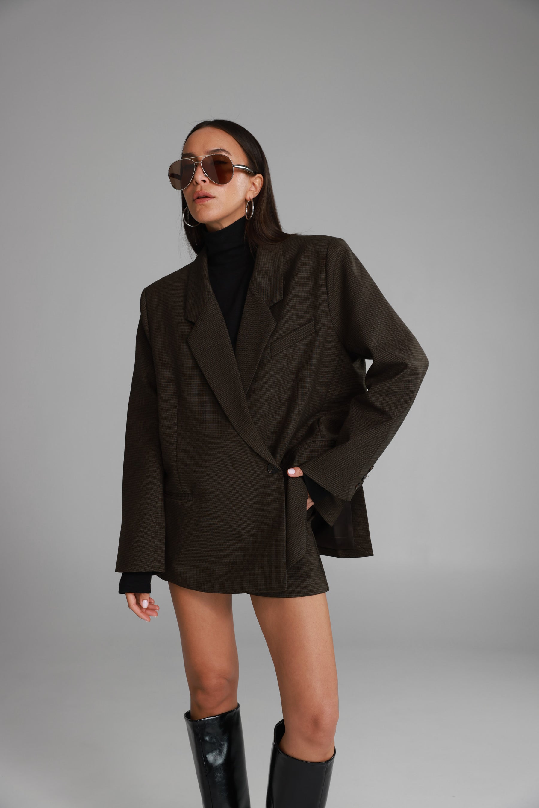 חולצת דיילי שחורה