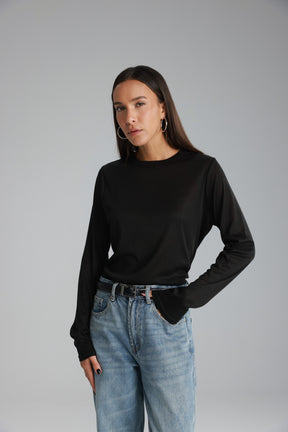 חולצת ניקי שחורה