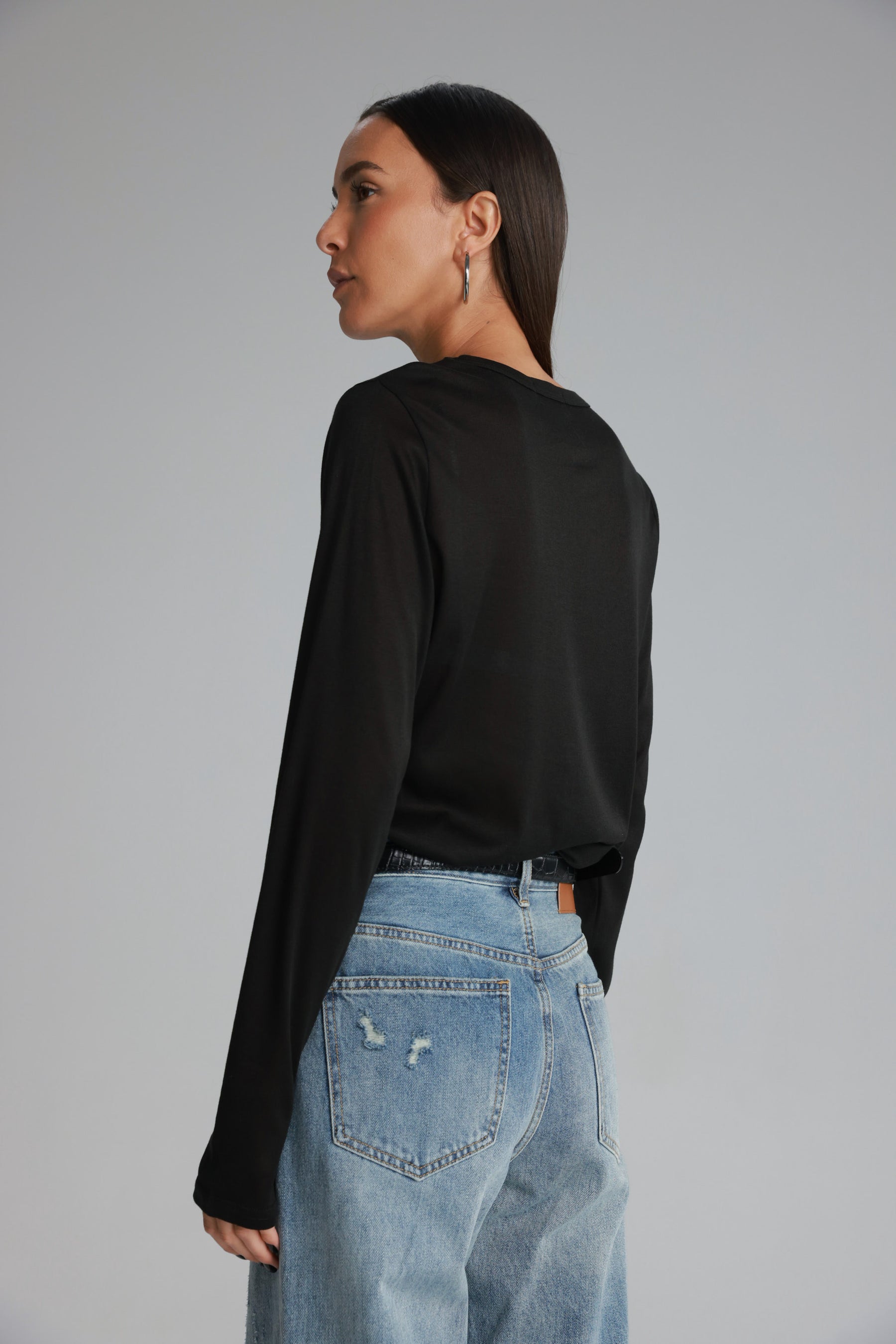 חולצת ניקי שחורה