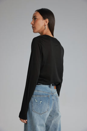 חולצת ניקי שחורה