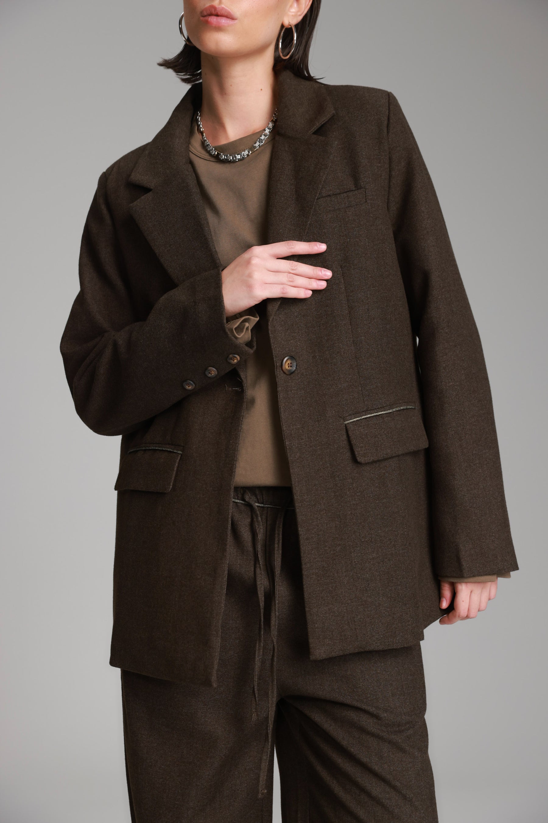 בלייזר איליי חום כהה