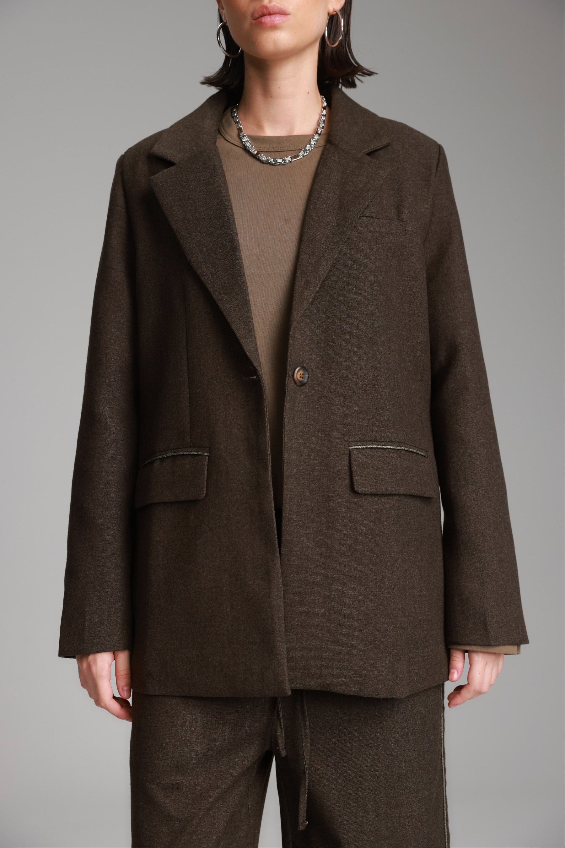 בלייזר איליי חום כהה