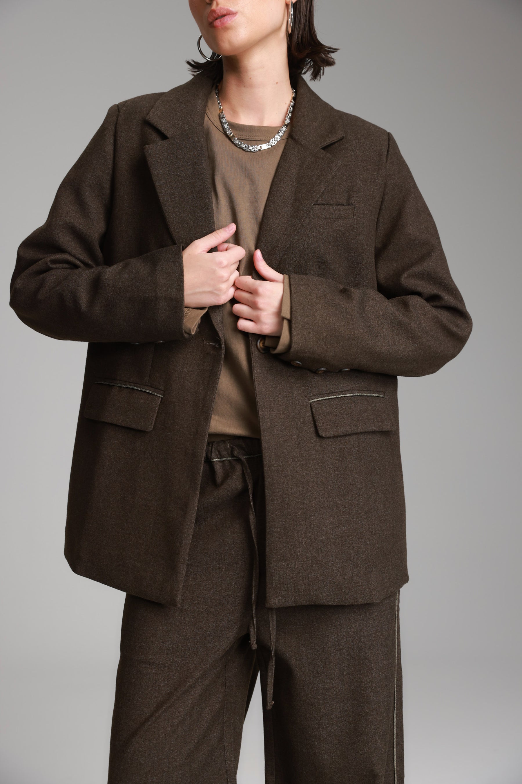 בלייזר איליי חום כהה