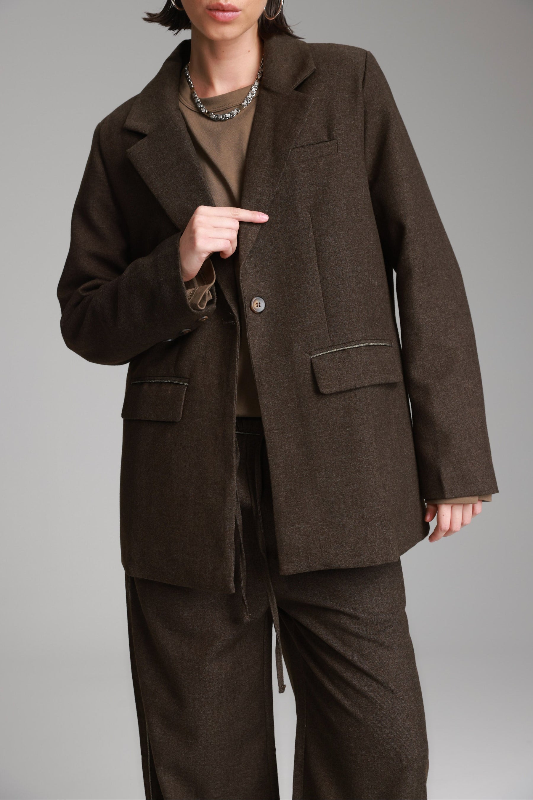 בלייזר איליי חום כהה