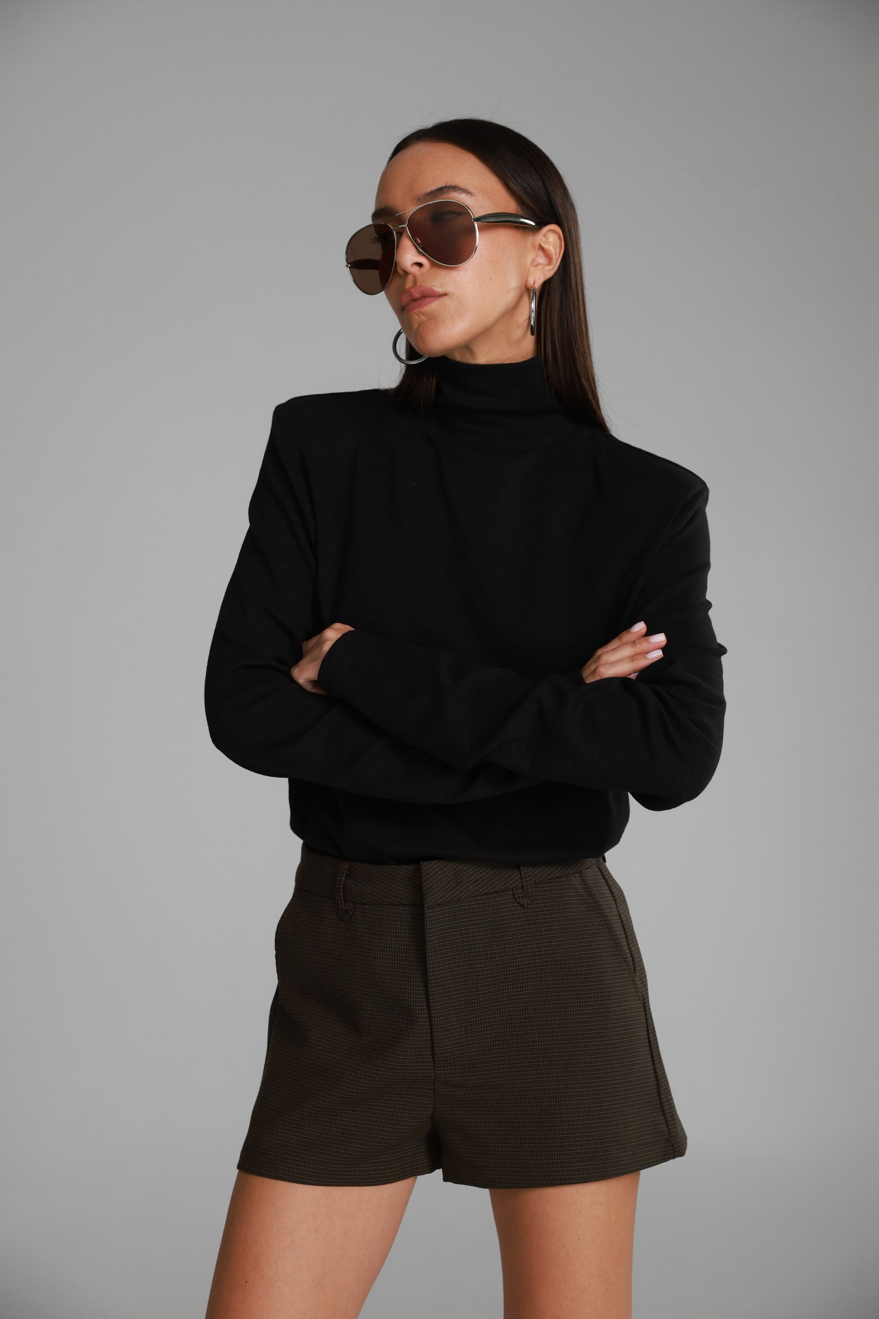 חולצת דיילי שחורה