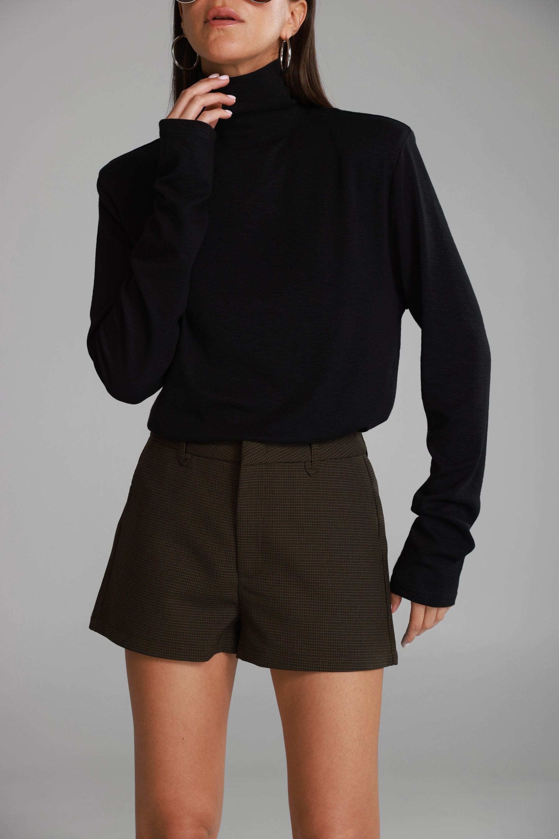 חולצת דיילי שחורה