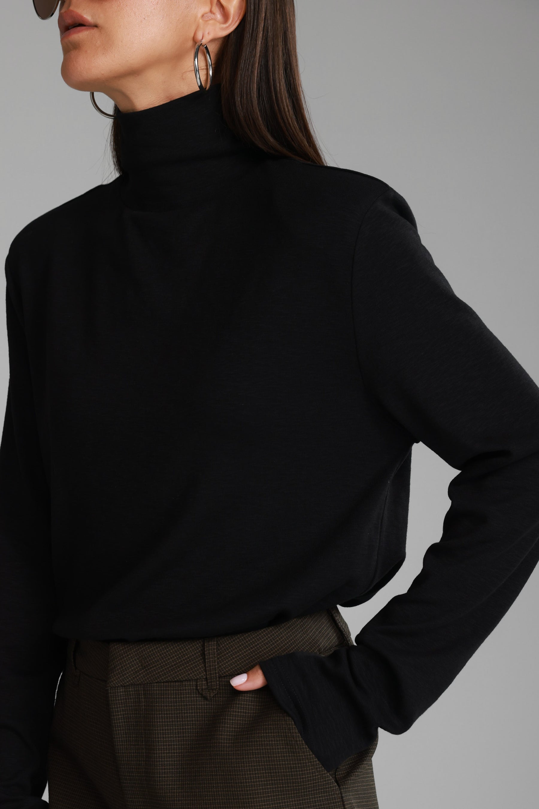 חולצת דיילי שחורה